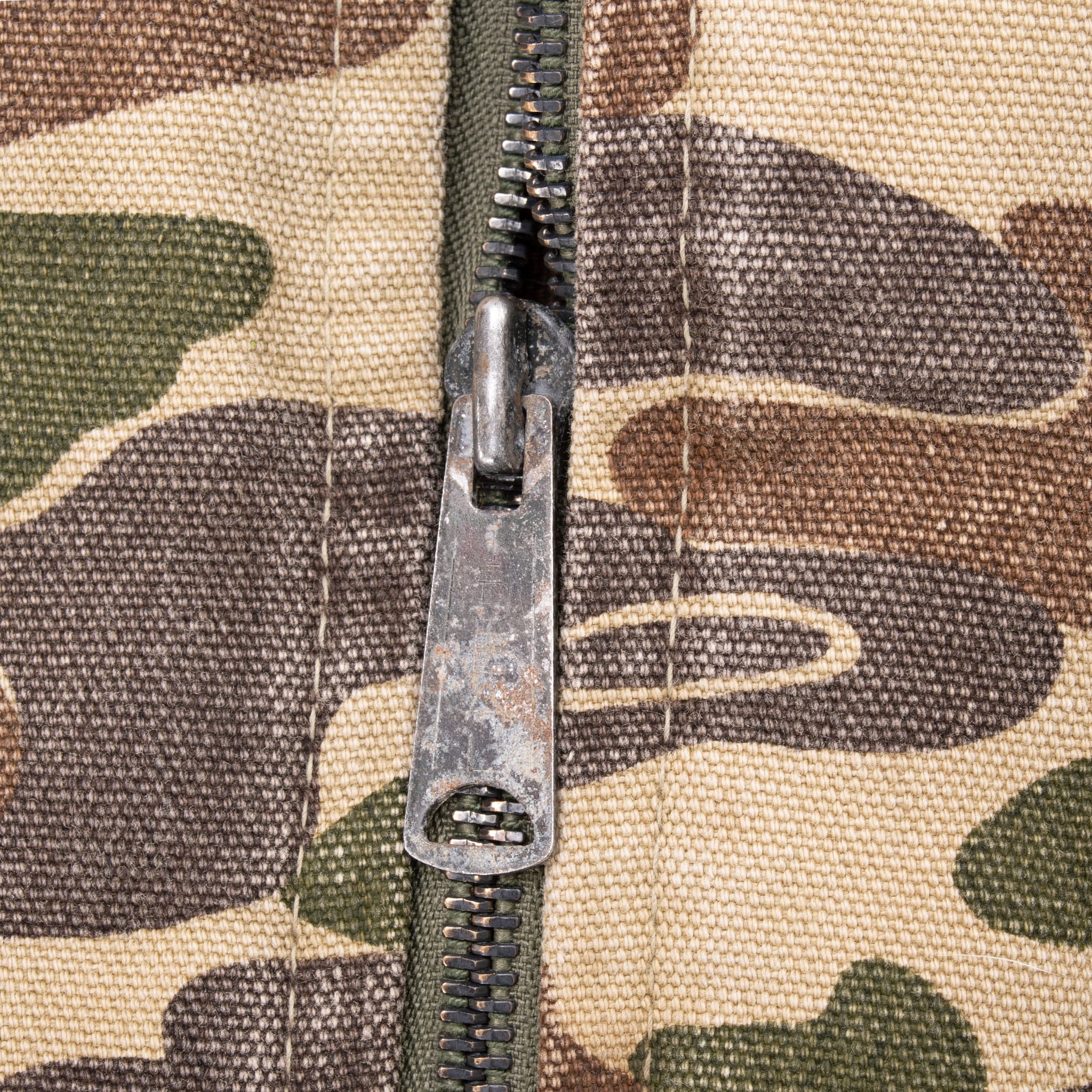 VINTAGE CARHARTT DUCK CAMO QUILT LINED VEST JACKET VQ183 1990S 3XL MADE IN USA