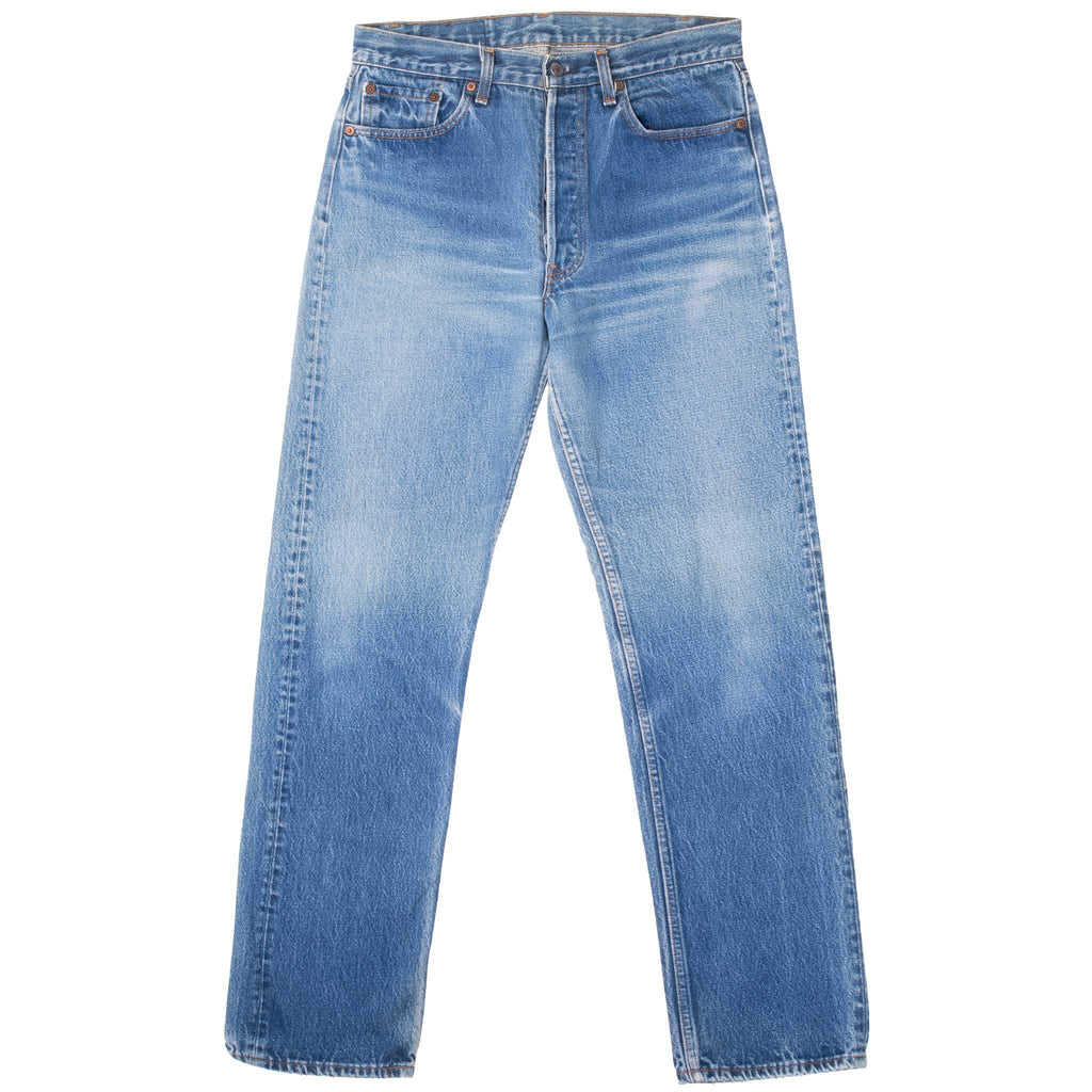 Vintage Levis 501 Indigo Jeans 1980S Size 31X29 Made In Usa With A Medium Wash With Some Light Whiskers

Size on Tag is 34X36 Actual Size Is 31X31

Back button #515