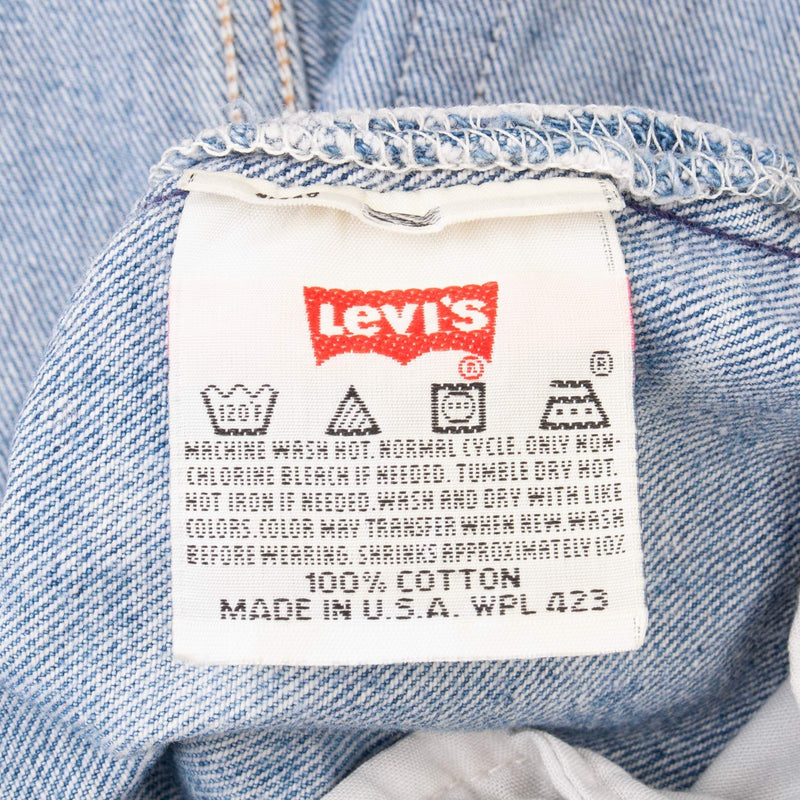 Vintage Levis 501 Indigo Jeans 1980S Size 38X27 Made In Usa With A Medium Wash With Light Whiskers

Size on Tag is 40X30 Actual Size Is 38X27

Back button #653