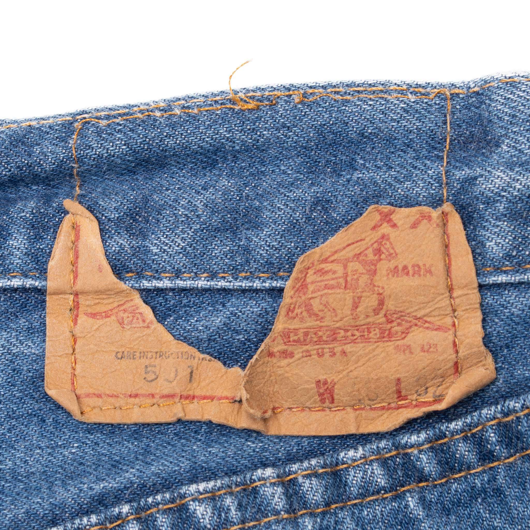 Beautiful Indigo Levis 501 Jeans with Selvedge Redline 1970S Made in USA

Size Tags is 46X32 Actual Size is 42X29

Back Button #524