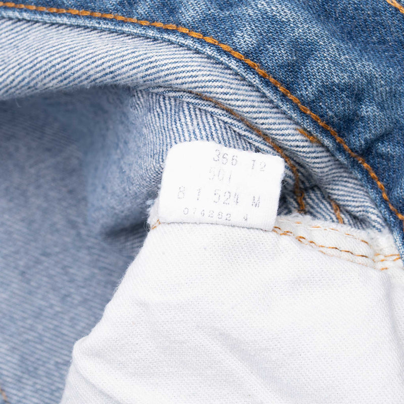 Beautiful Indigo Levis 501 Jeans with Selvedge Redline 1970S Made in USA

Size Tags is 46X32 Actual Size is 42X29

Back Button #524