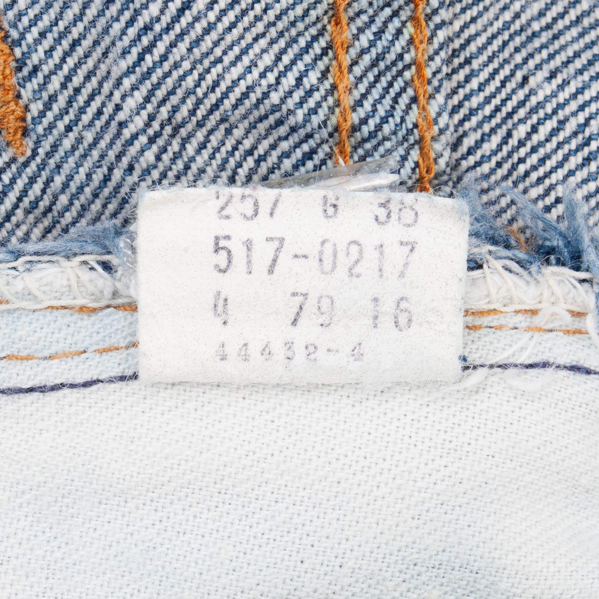 Vintage Levis 517 Bootcut Jeans Indigo 1980S Size W36 L33 Made In Usa With a Dark Wash

Size On Tag 38X34 Actual Size 36X33

Back Button #16