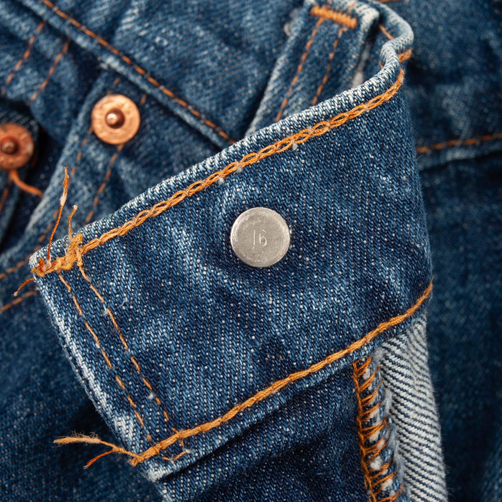 Vintage Levis 517 Bootcut Jeans Indigo 1980S Size W36 L33 Made In Usa With a Dark Wash

Size On Tag 38X34 Actual Size 36X33

Back Button #16