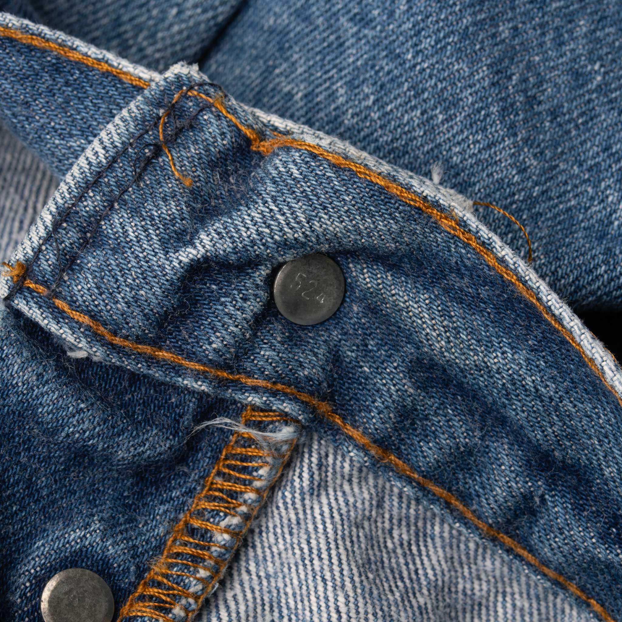 Beautiful Indigo Levis 501 Jeans 1980s Made in USA with Medium Wash

Size on tag 52X32 actual size 47X27

Back Button #524