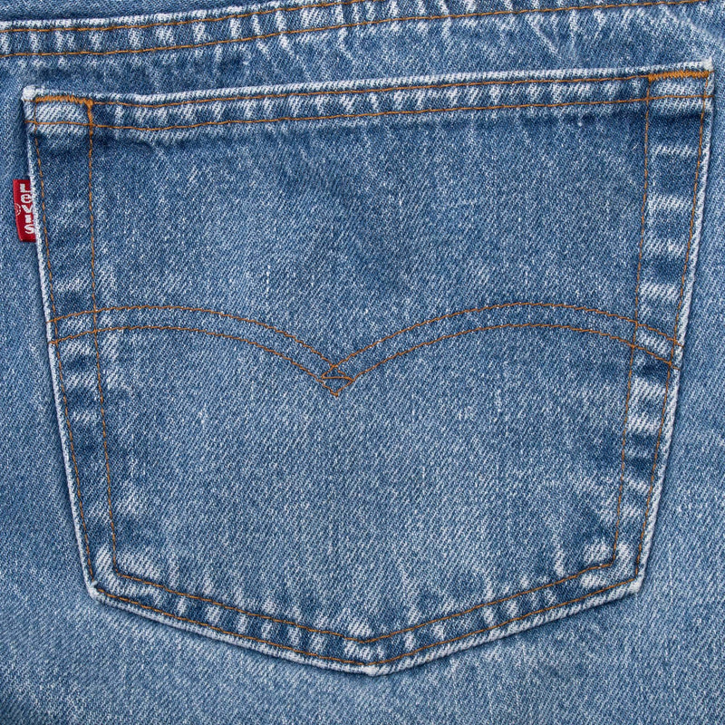 Beautiful Indigo Levis 501 Jeans 1980s Made in USA with Medium Wash

Size on tag 52X30 actual size 48X27

Back Button #524