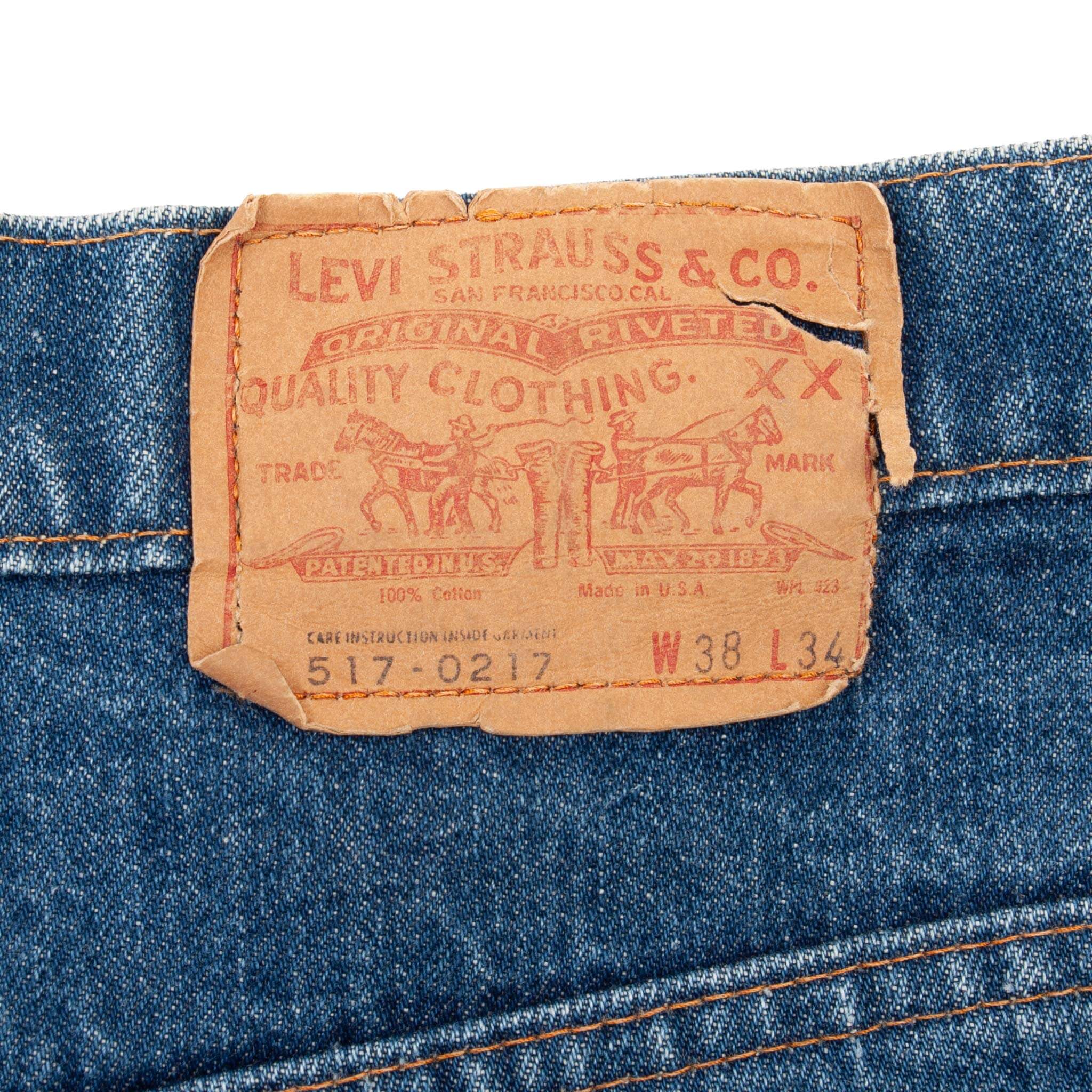 Vintage Levis 517 Bootcut Jeans Indigo 1980S Size W36 L33 Made In Usa With a Dark Wash

Size On Tag 38X34 Actual Size 36X33

Back Button #16