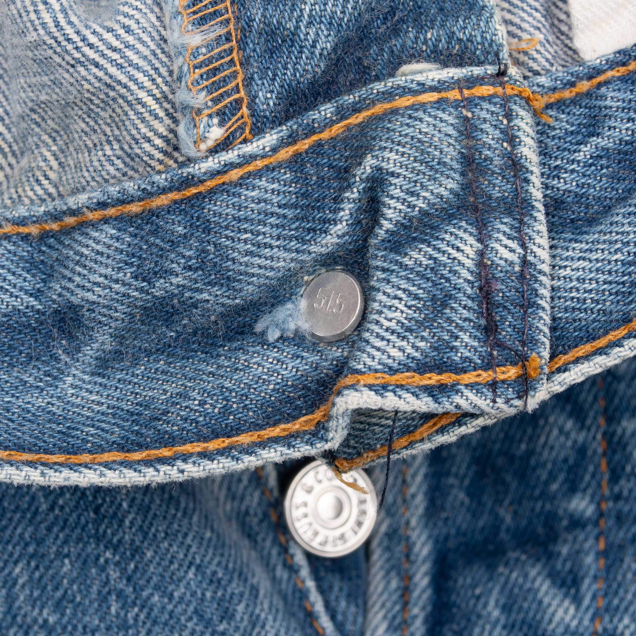 Vintage Levis 501 Indigo Jeans 1980S Size 31X29 Made In Usa With A Medium Wash With Some Light Whiskers

Size on Tag is 34X36 Actual Size Is 31X31

Back button #515