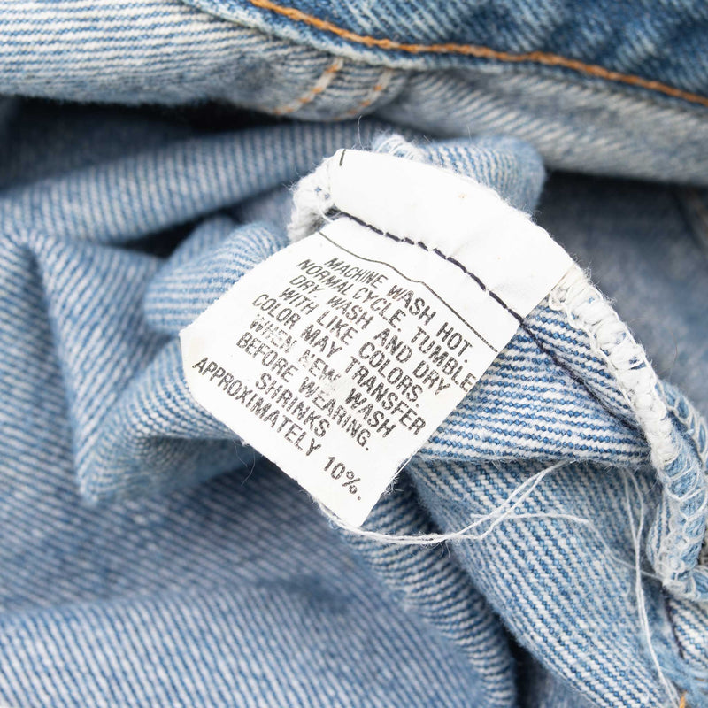 Vintage Levis 501 Indigo Jeans 1980S Size 31X29 Made In Usa With A Medium Wash With Some Light Whiskers

Size on Tag is 34X36 Actual Size Is 31X31

Back button #515