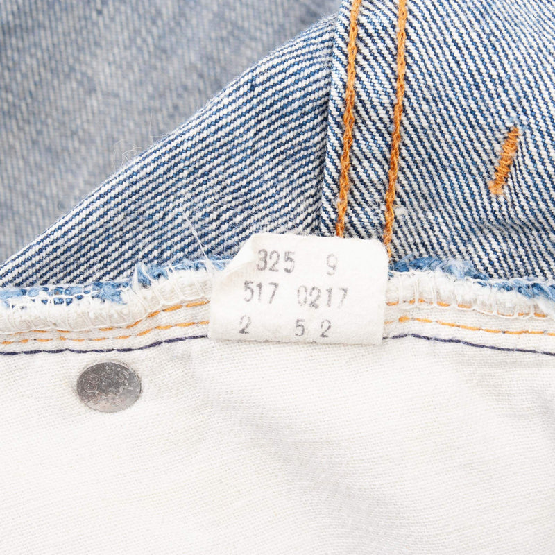 Vintage Levis 517 Bootcut Single Stitch Jeans Indigo 1980S Size W40 L27 Made In Usa With a Medium Wash and Some light Whiskers

Size On Tag 40X30 Actual Size 40X27

Not Original Hem

Back Button #2