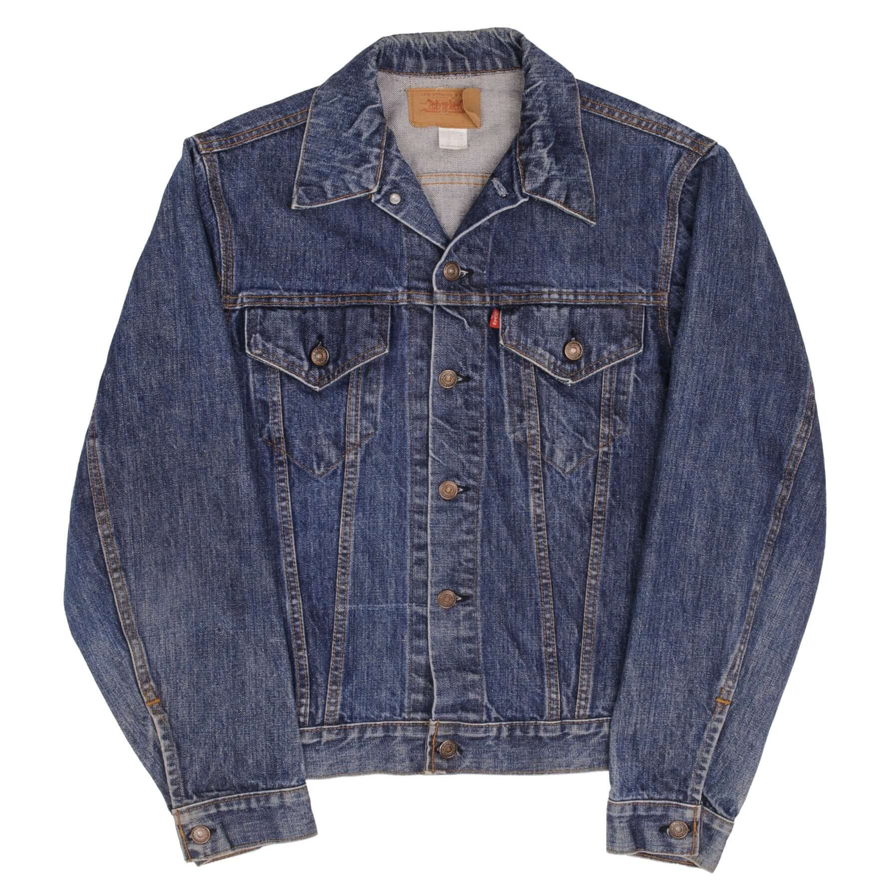 Beautiful Levis 1980S Type 3 Denim Jacket 2 pockets Single Stitch Size 40 With a Medium Wash Made in USA. Back Button #52