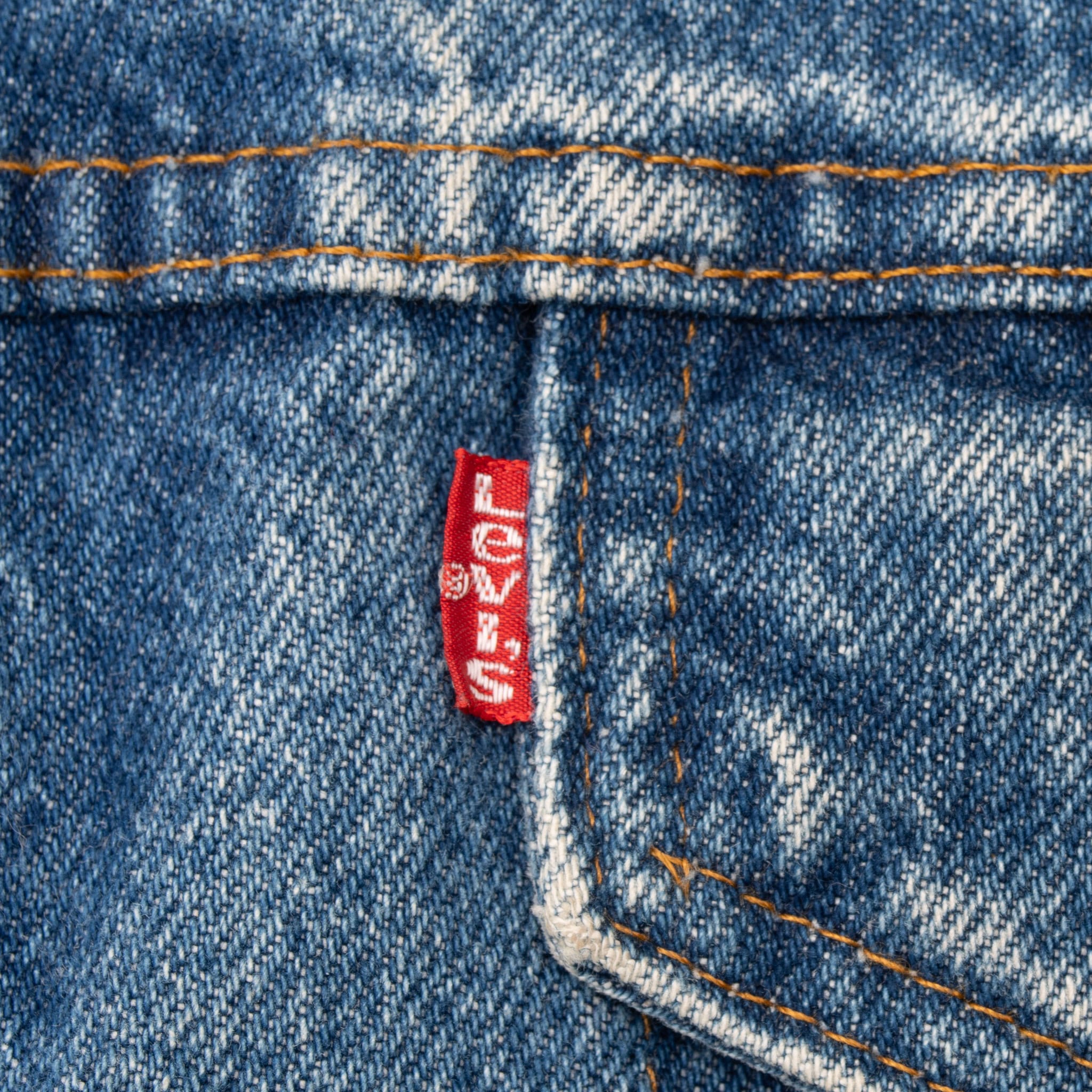 Vintage Levis Sherpa Trucker Denim Jacket Medium Wash Clean 1980s Size 40R Made In USA

Button #527