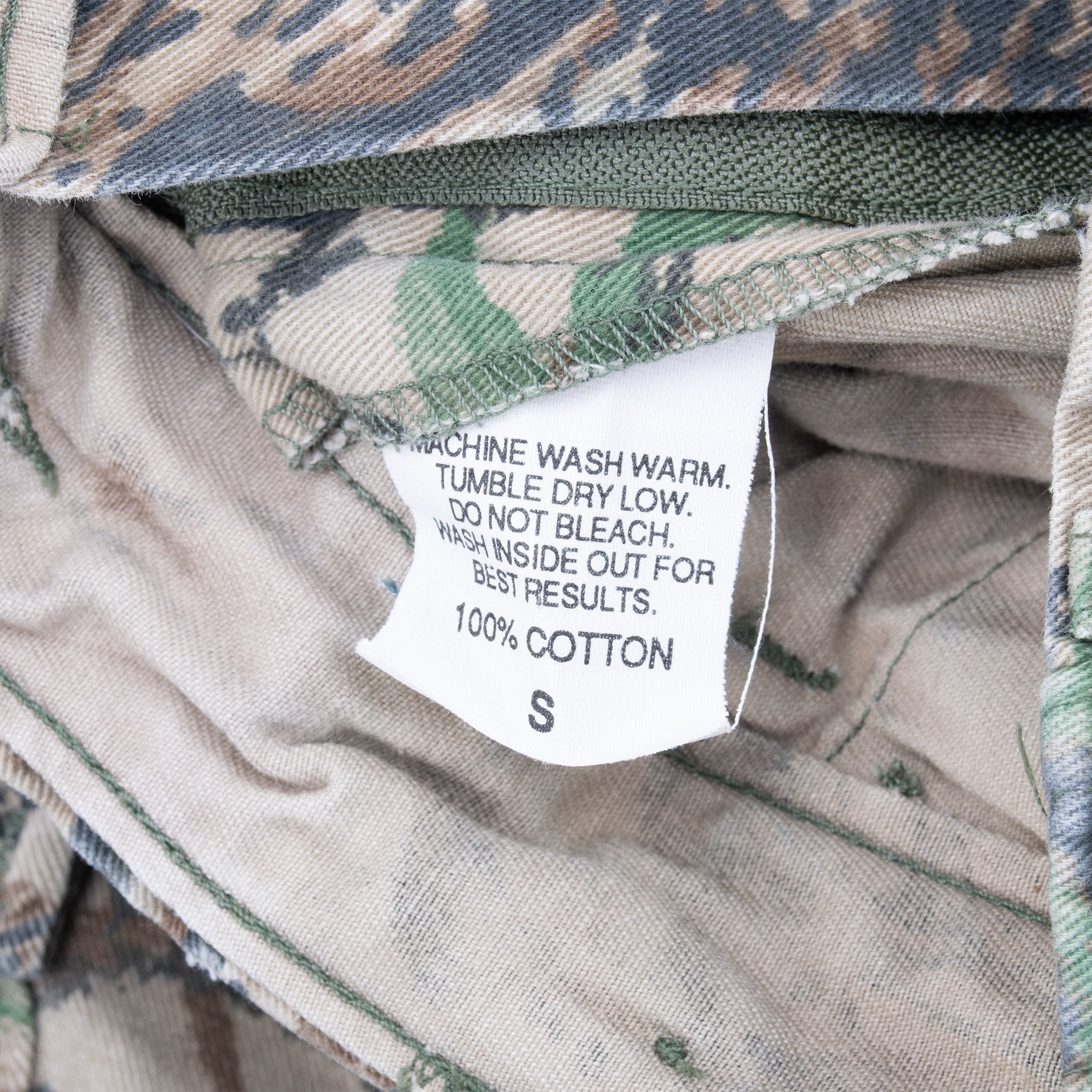 Vintage Realtree Rattlers Camo Cargo Pants Size 30X30 1990S Made In Usa

Size on tag Small

Adjustable Waist