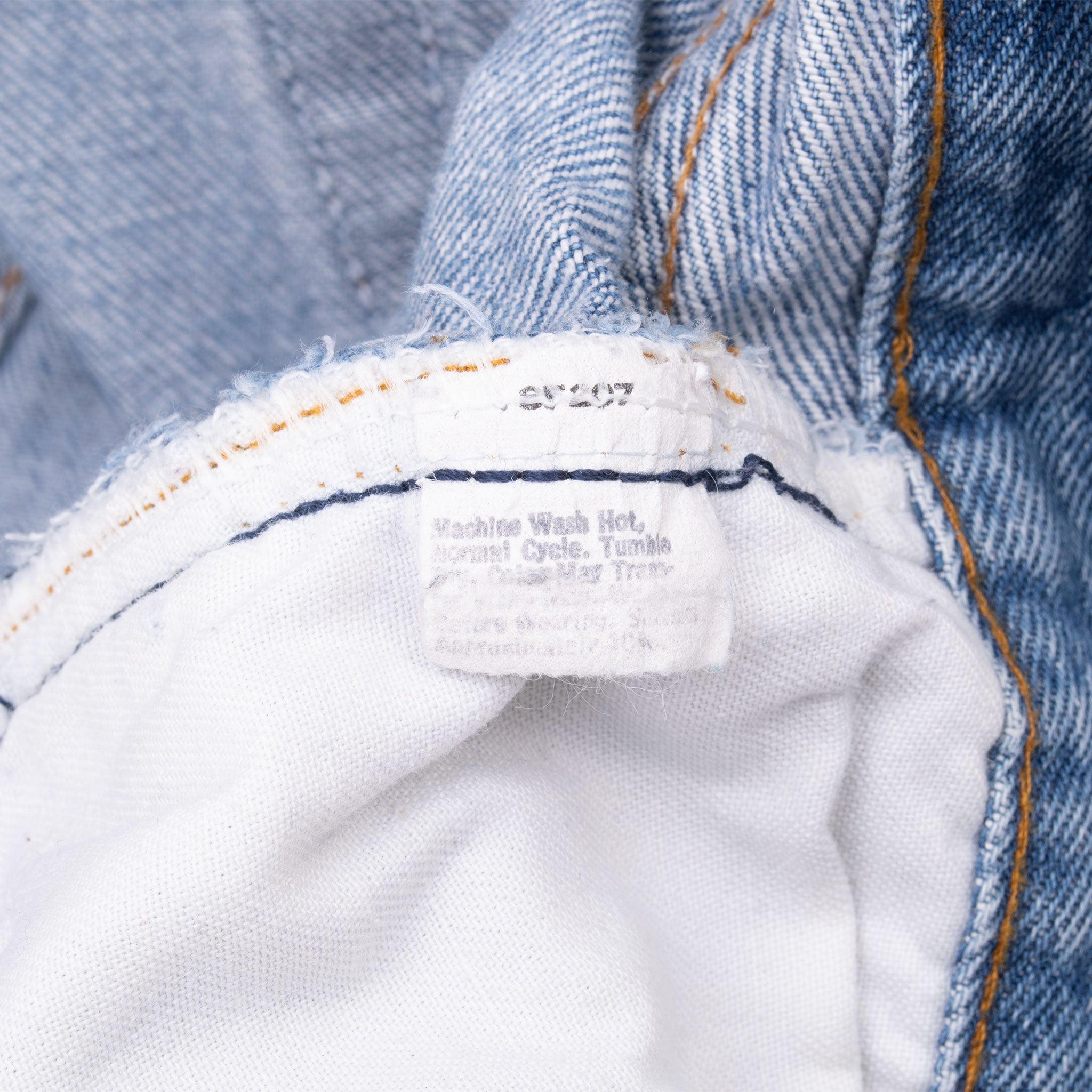 Vintage Levis 501 Indigo Blue Jeans 1980S Size 32X27 Made In Usa With A Medium Light Wash With some light Whiskers

Size on Tag 35X31 Actual Size 32X27