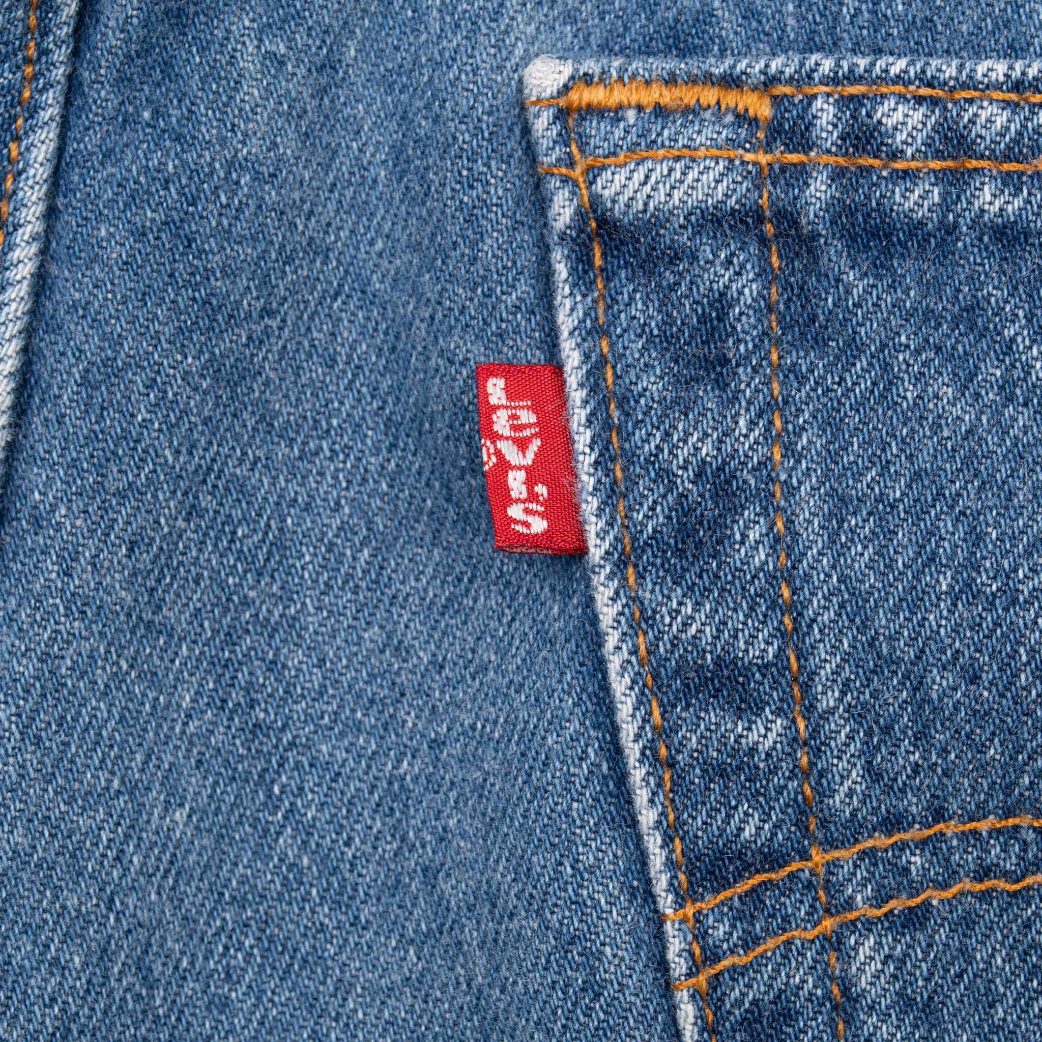 Vintage Levis 501 Indigo Blue Jeans 1980S Size 36X24 Made In Usa

Size on Tag is 40X30 Actual Size Is 36X24

Back button #653