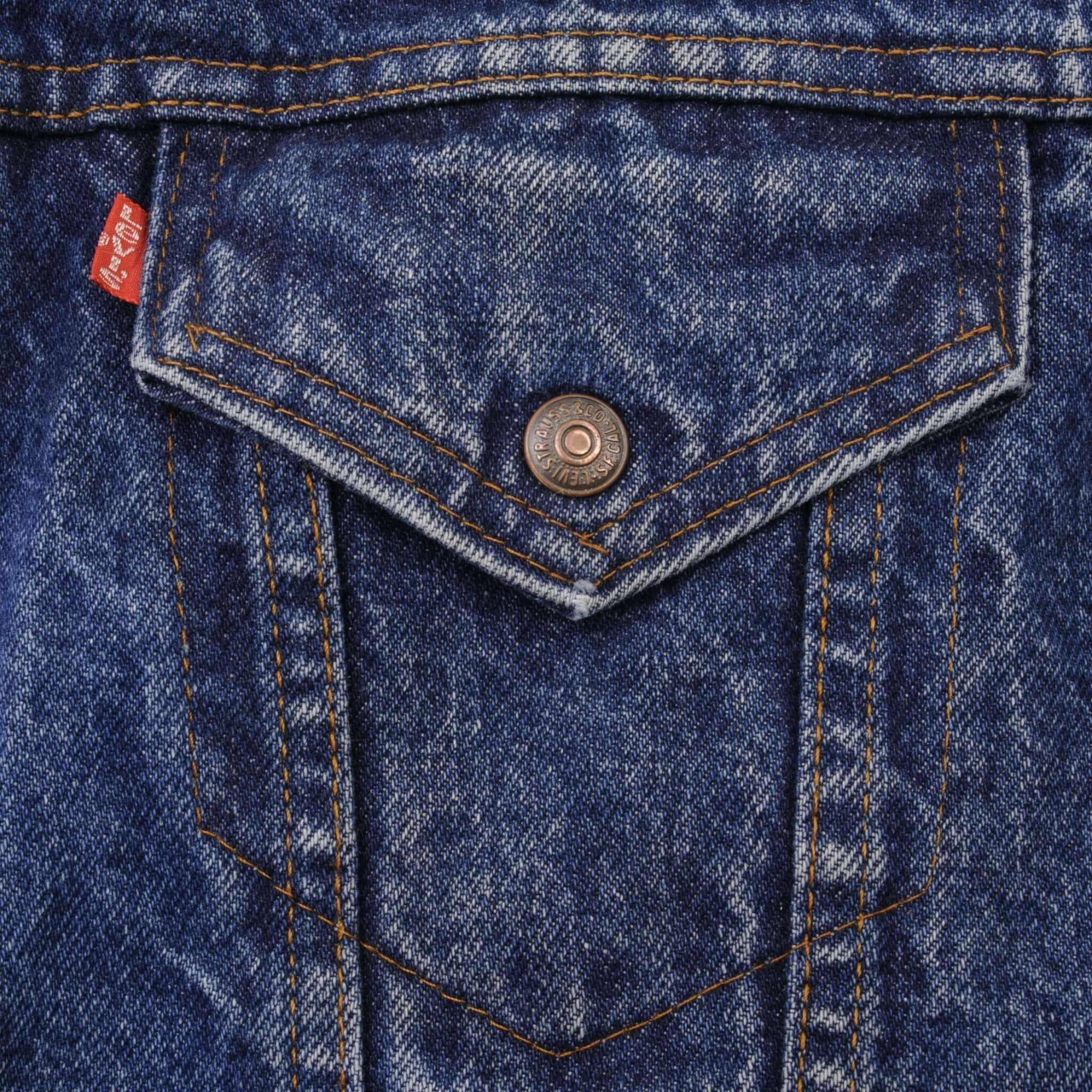 Vintage Levis Sherpa Trucker Denim Jacket Medium Dark Wash 1980s Size 40R Made In USA.  Button #527