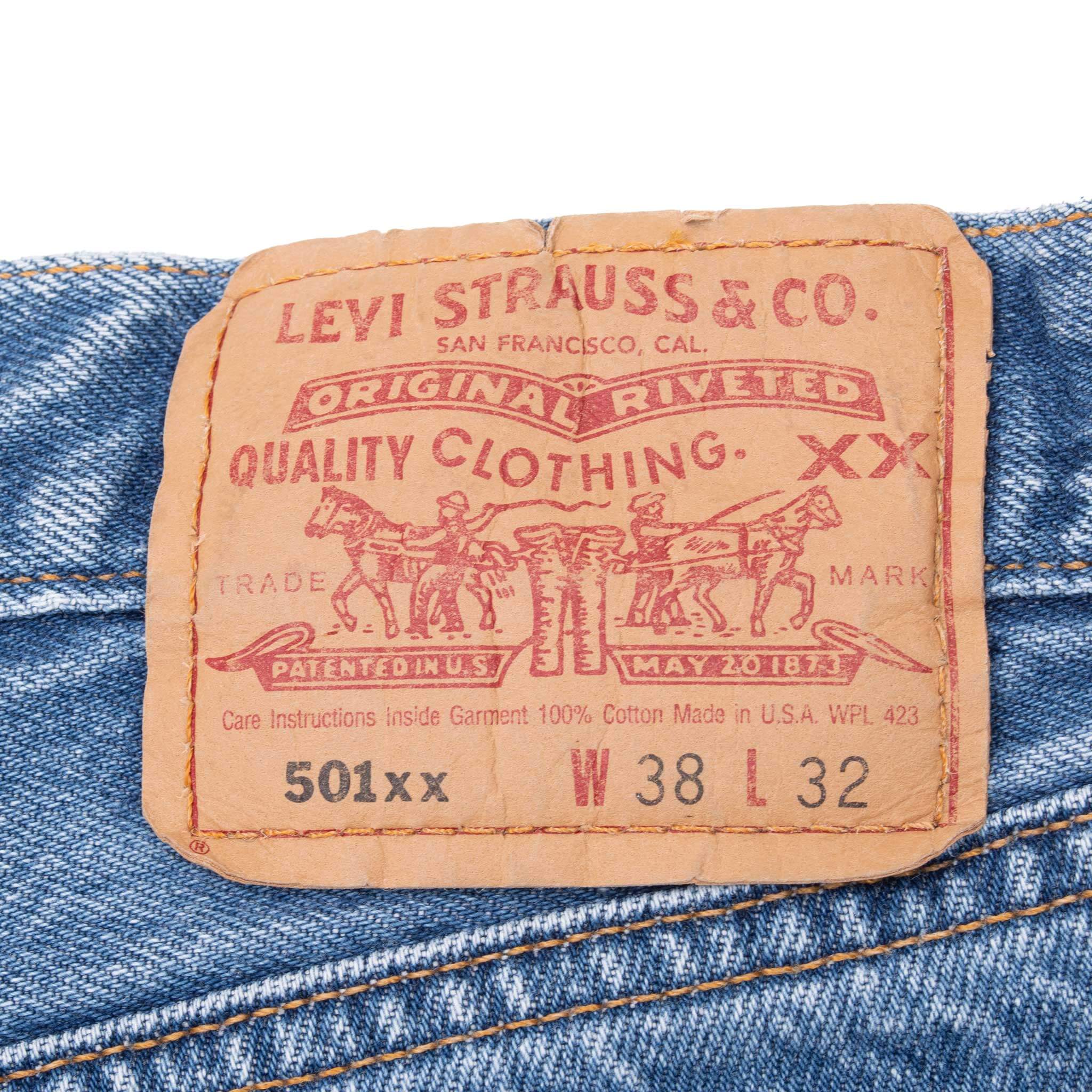 Vintage Preshrunk Levis 501 Indigo Jeans 1990S Size 35X29 Made In Usa With A Medium Light Wash

Size on Tag 36X33 Actual size 35X29

Back Button #555