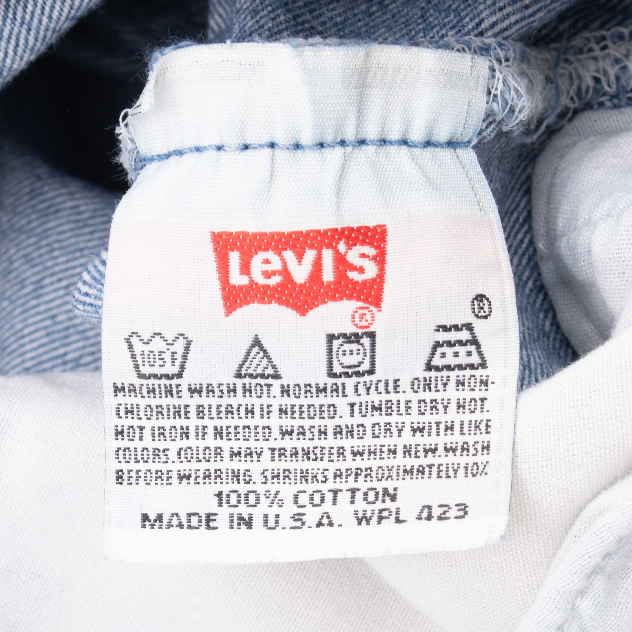 Vintage Preshrunk Levis 501 Indigo Jeans 1990S Size 35X29 Made In Usa With A Medium Light Wash

Size on Tag 36X33 Actual size 35X29

Back Button #555