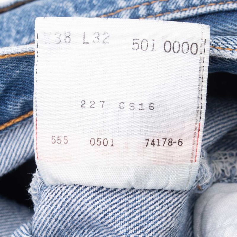 Vintage Preshrunk Levis 501 Indigo Jeans 1990S Size 35X29 Made In Usa With A Medium Light Wash

Size on Tag 36X33 Actual size 35X29

Back Button #555