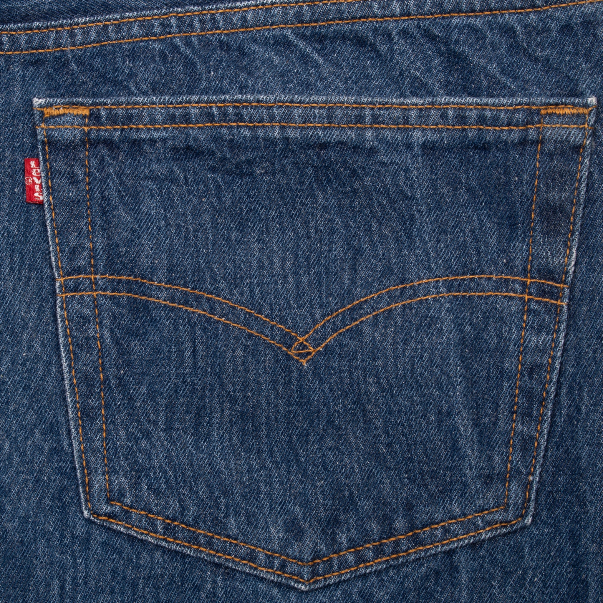 Vintage Levis 501 Indigo Blue Jeans 1980S Size 37X28 Made In Usa

Size On Tag 40X31 Actual Size 37X28

Back Button #653