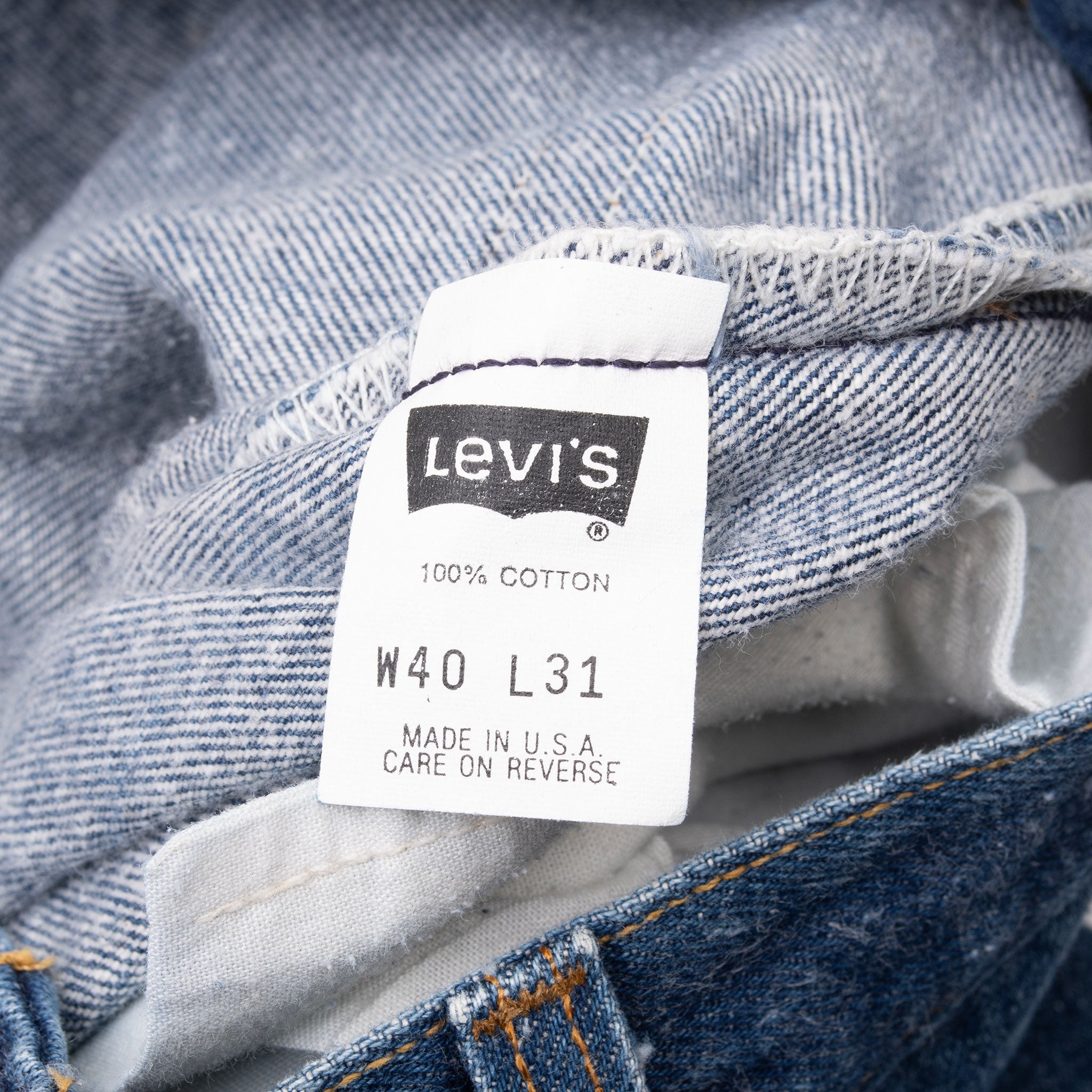 Vintage Levis 501 Indigo Blue Jeans 1980S Size 37X28 Made In Usa

Size On Tag 40X31 Actual Size 37X28

Back Button #653