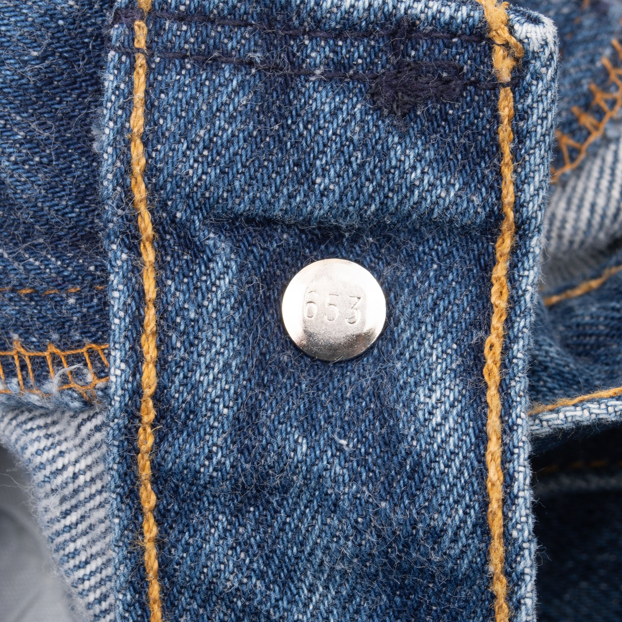 Vintage Levis 501 Indigo Blue Jeans 1980S Size 37X28 Made In Usa

Size On Tag 40X31 Actual Size 37X28

Back Button #653