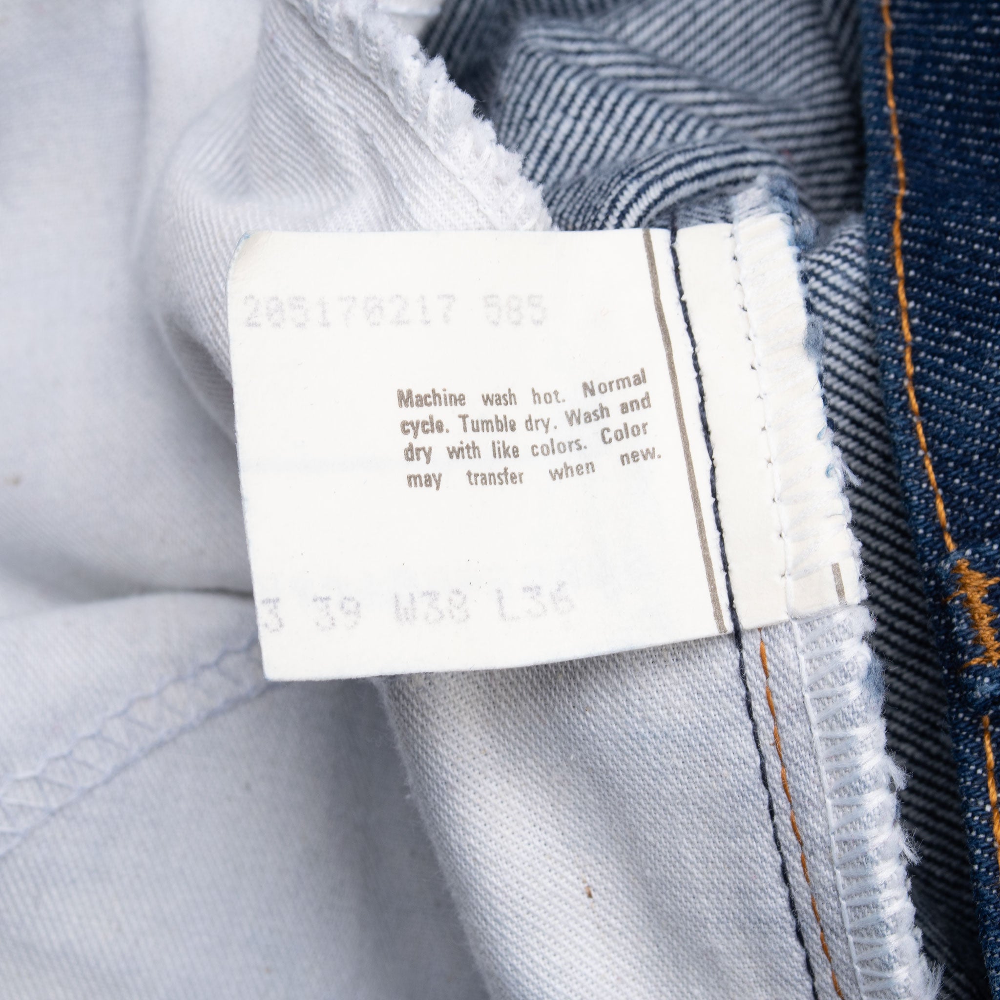 Vintage Levis 517 Orange Tab Dark Wash Indigo Jeans 1980S 37X36 Made In Usa

Size on tag 38X36 actual Size Is 37X36

Back Button #585