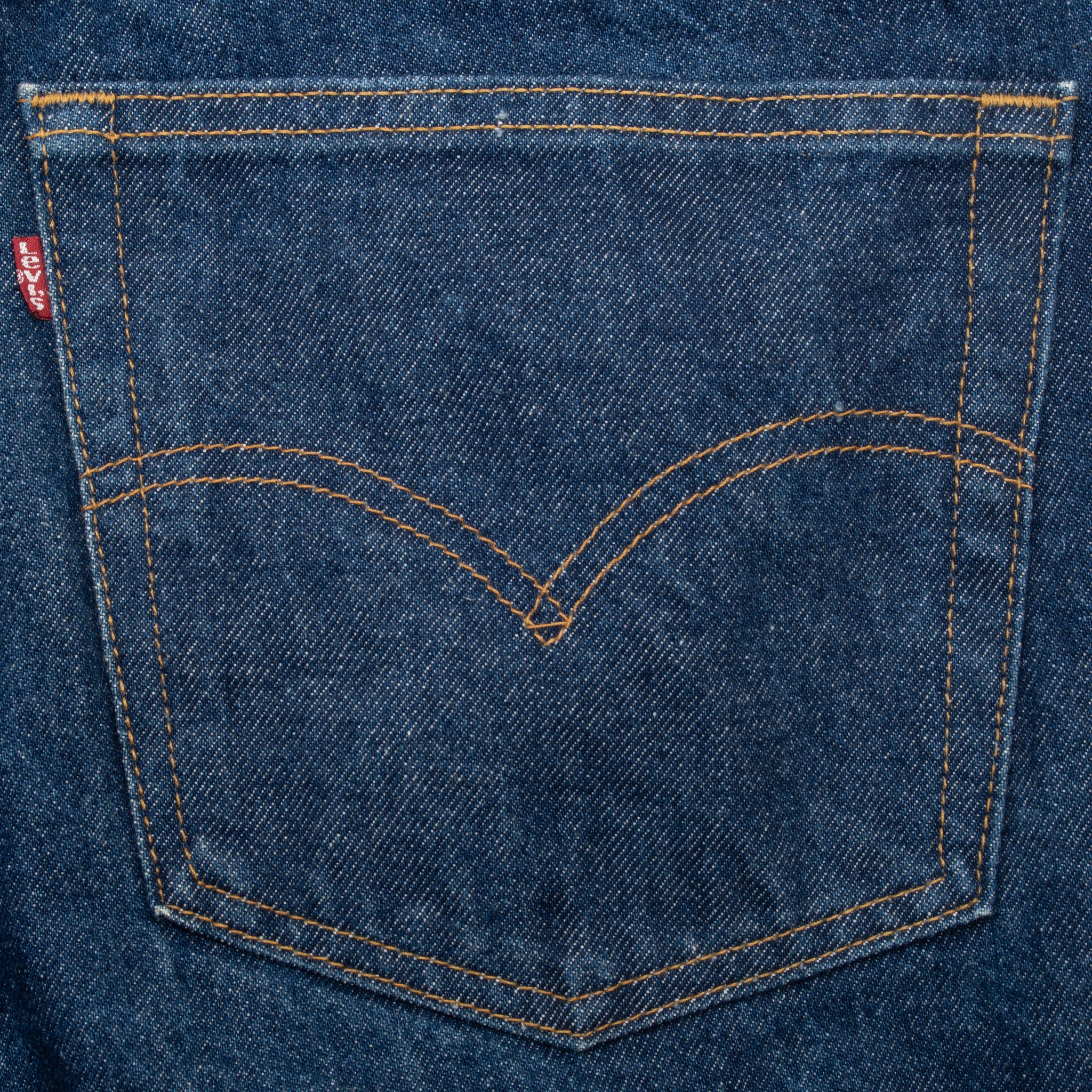 Vintage Levis 517 Bootcut Dark Wash Indigo Jeans 1980S Size 40X30 Made In Usa

Size on tag 40X30

Back Button #554