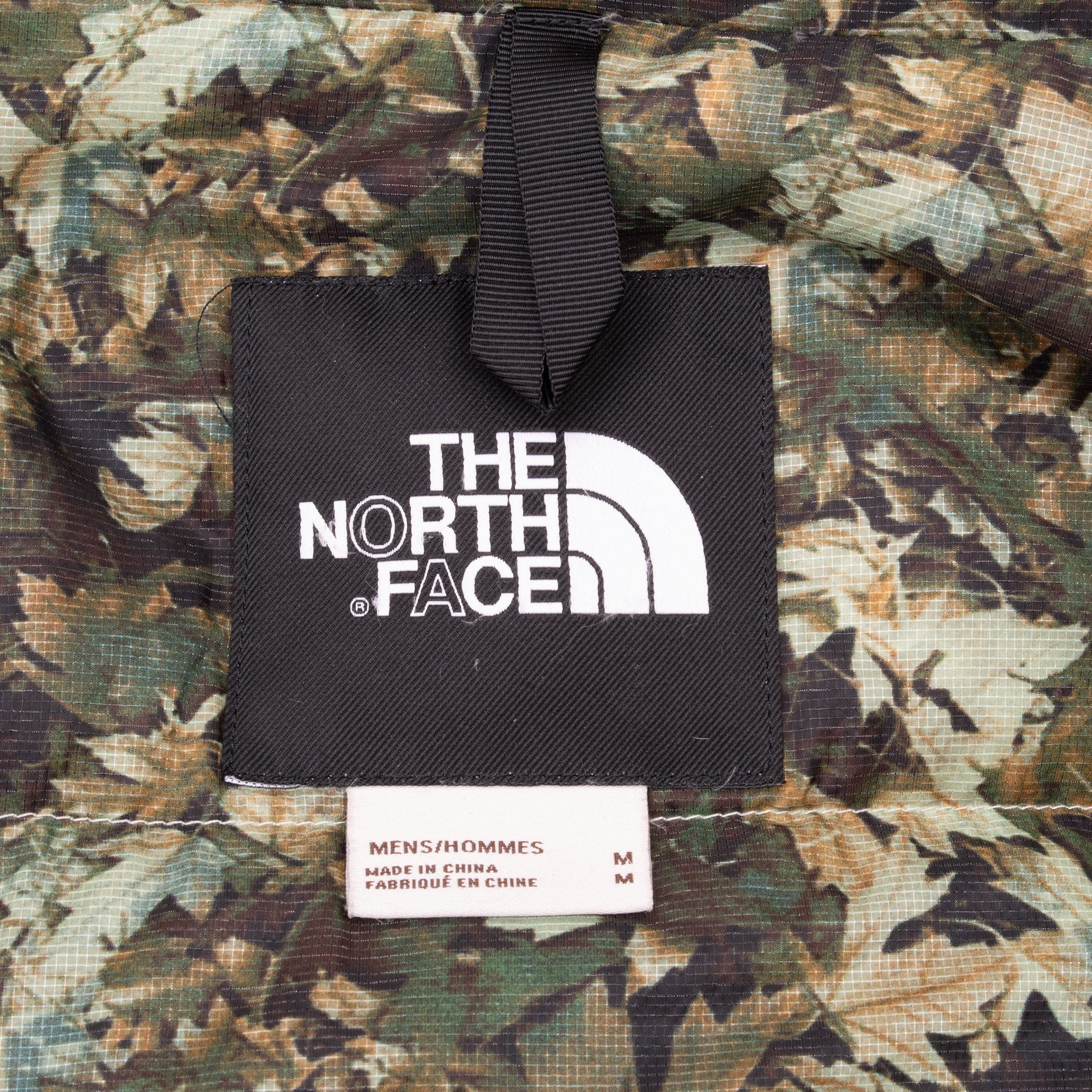 The Moment You See The Oversized Baffles You Know You're Looking At The Iconic Nuptse Jacket. This Durable Piece Has Lofty 600-Fill Down And A Sleek, Stowable Hood. Vintage The North Face 600 Nuptse Camo Leaf Down Jacket Size Medium
