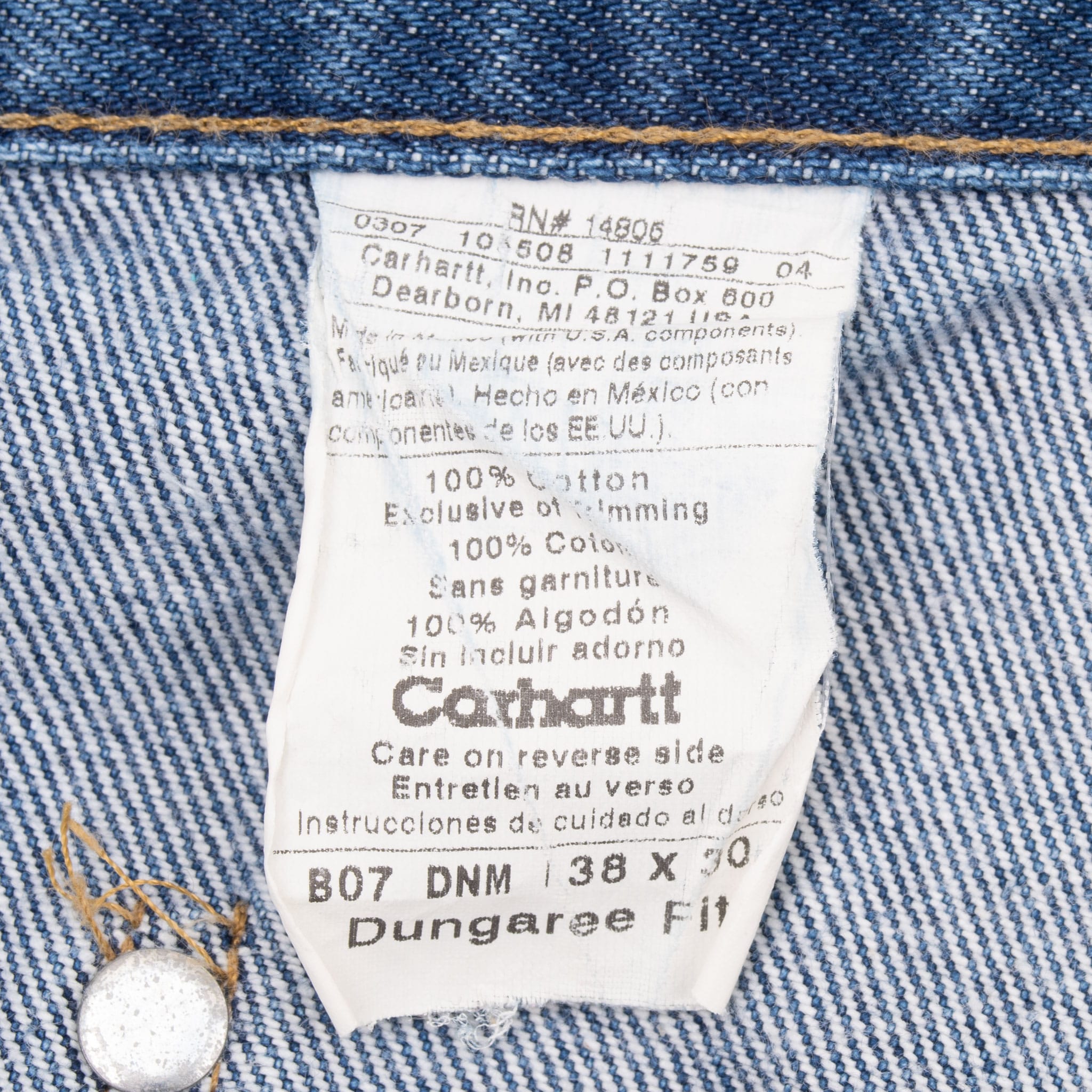 Vintage Carhartt Double Knee Carpenter Blue Jeans Leather Patch B73DST Size 37X30

Size On Tag 38X30 actual size 37X30






