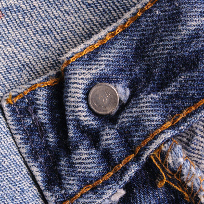 Beautiful Indigo Levis 501 Jeans 1985-1988 Made in USA with a medium blue wash and a nice contrast of light and medium blue and some nice whiskers.  Size on Tag 30X32  ACTUAL SIZE 30X30  Back Button #524