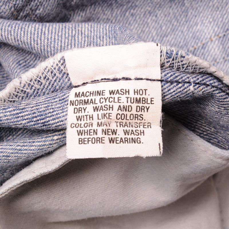 Beautiful Indigo Levis 501 Jeans 1985-1988 Made in USA with a medium blue wash and a nice contrast of light and medium blue and some nice whiskers.  Size on Tag 30X32  ACTUAL SIZE 30X30  Back Button #524