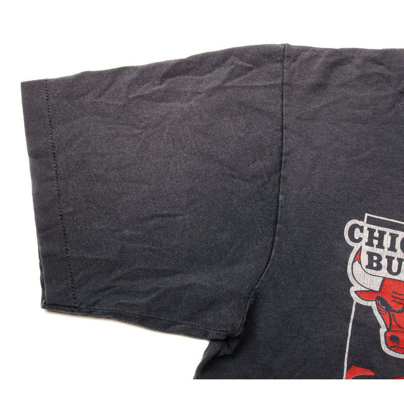 VINTAGE NBA CHICAGO BULLS MICHAEL JORDAN #23 TEE SHIRT SIZE LARGE MADE IN USA