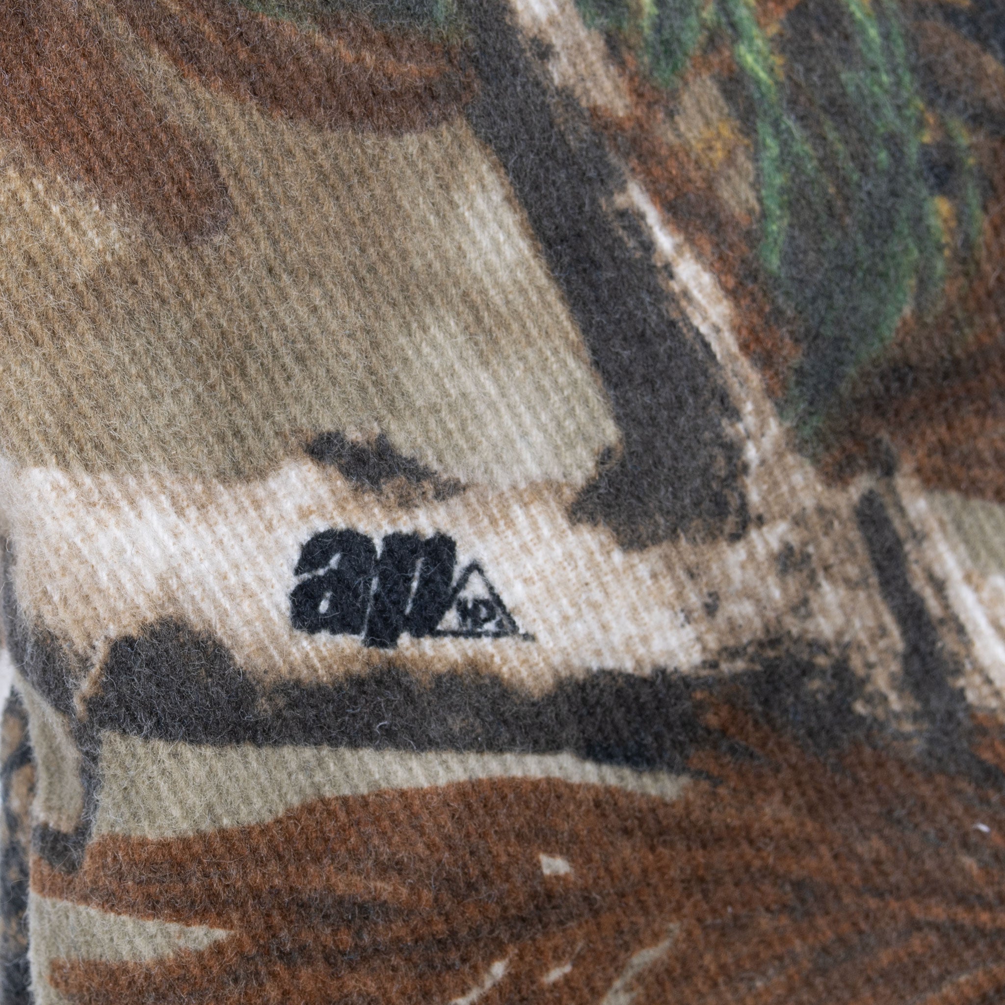 Vintage Wrangler Realtree APHD Hunting Camo Pants Size 35X32

Size on Tag 36X32 Actual Size 35X32