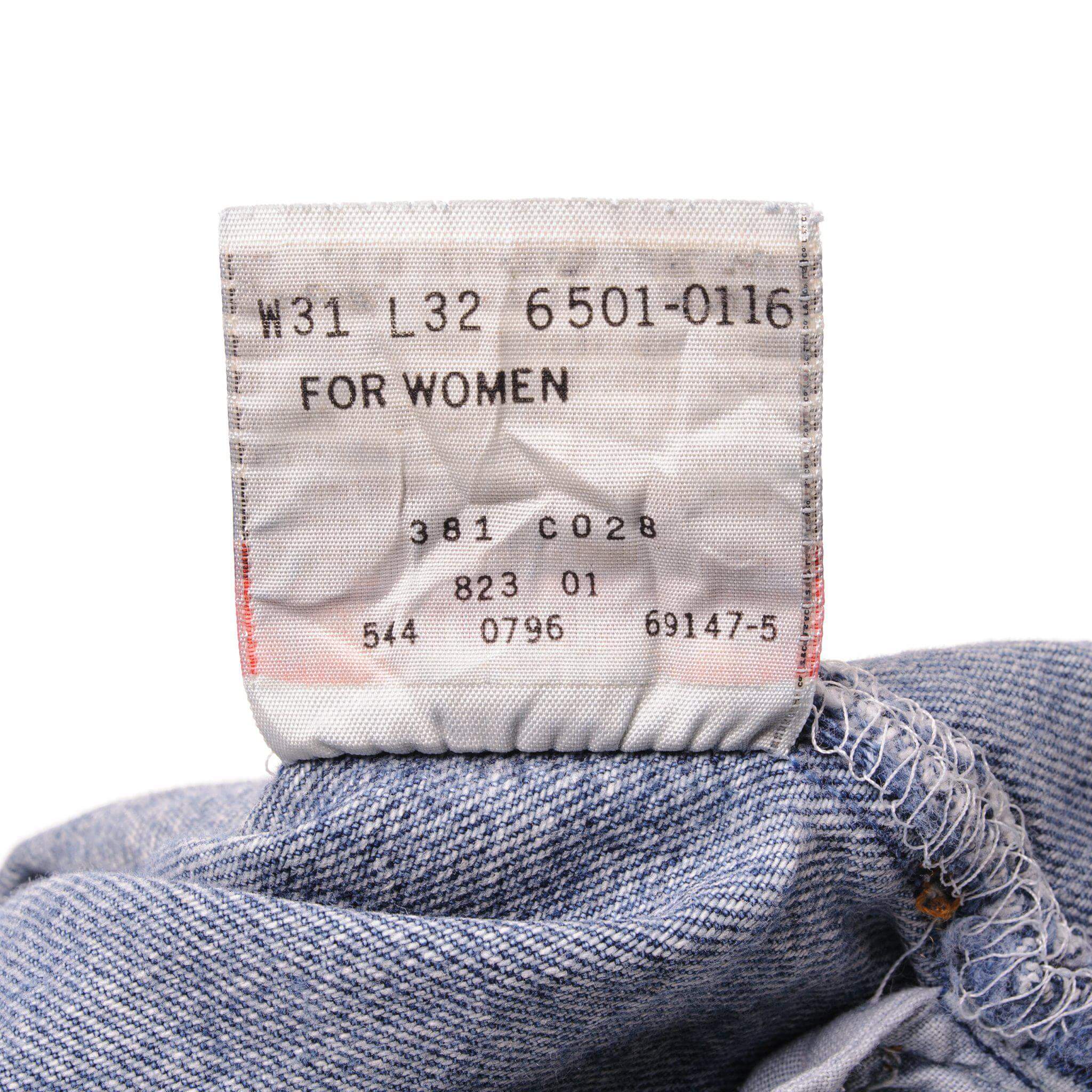 Beautiful Indigo Levis 501 Jeans 1990s Made in USA with a medium blue wash and a nice contrast of light and medium blue.  Size on Tag 31X32  ACTUAL SIZE 31X31  Back Button #544