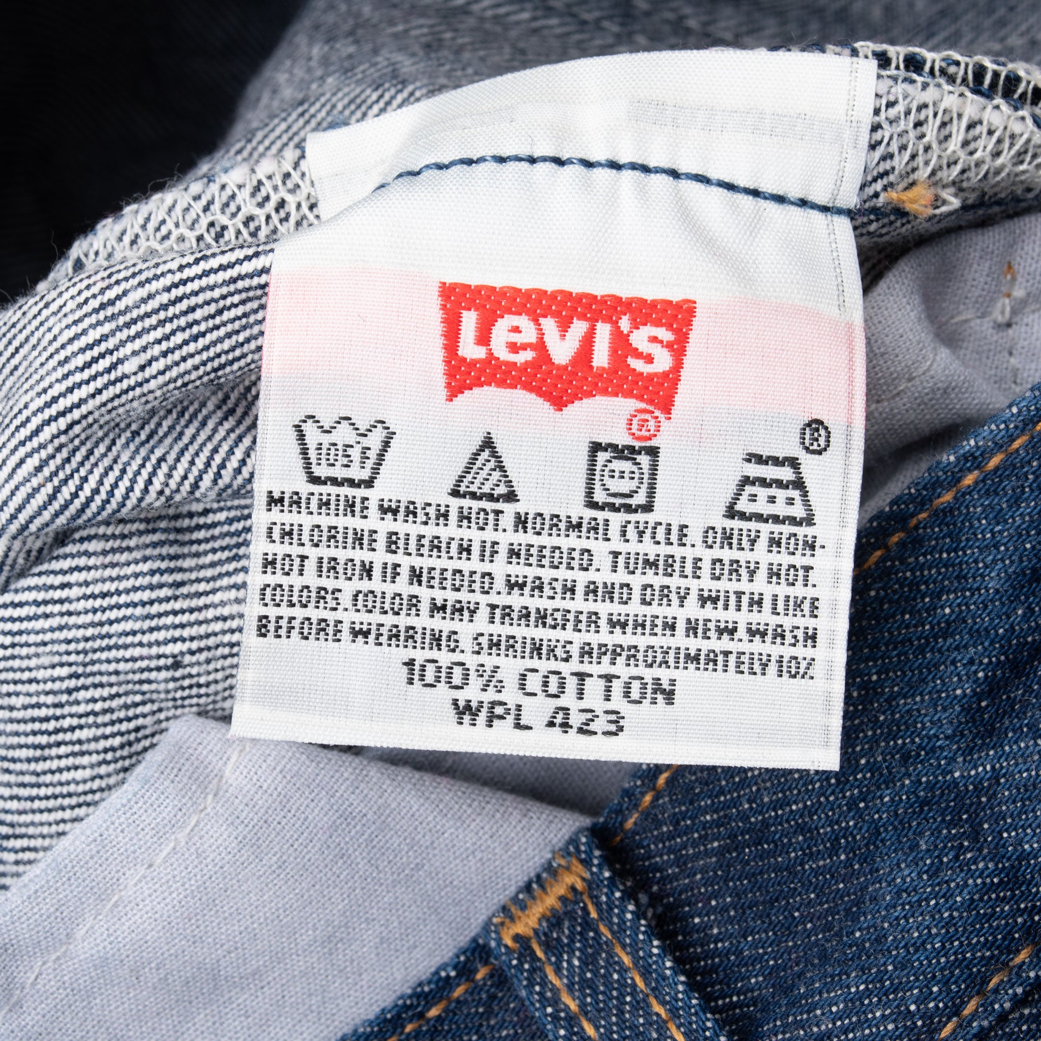 Beautiful Vintage Indigo Levis 501 Jeans 1990S Made in USA with Very Dark Wash

Size on Tag 44X37

Actual Size 42X37

Back Button #555