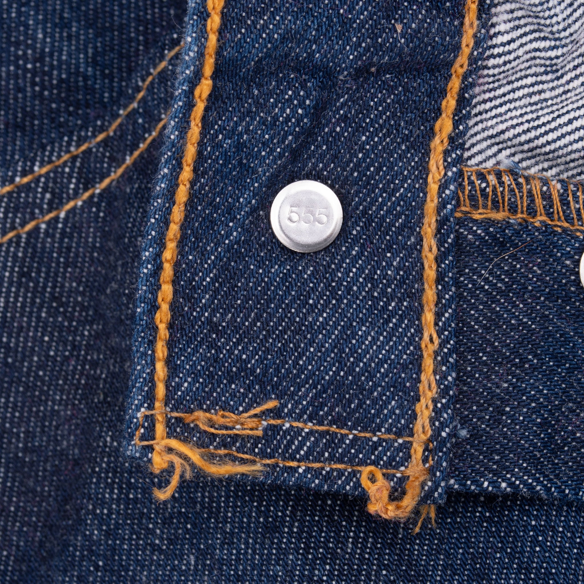 Beautiful Vintage Indigo Levis 501 Jeans 1990S Made in USA with Very Dark Wash

Size on Tag 44X37

Actual Size 42X37

Back Button #555