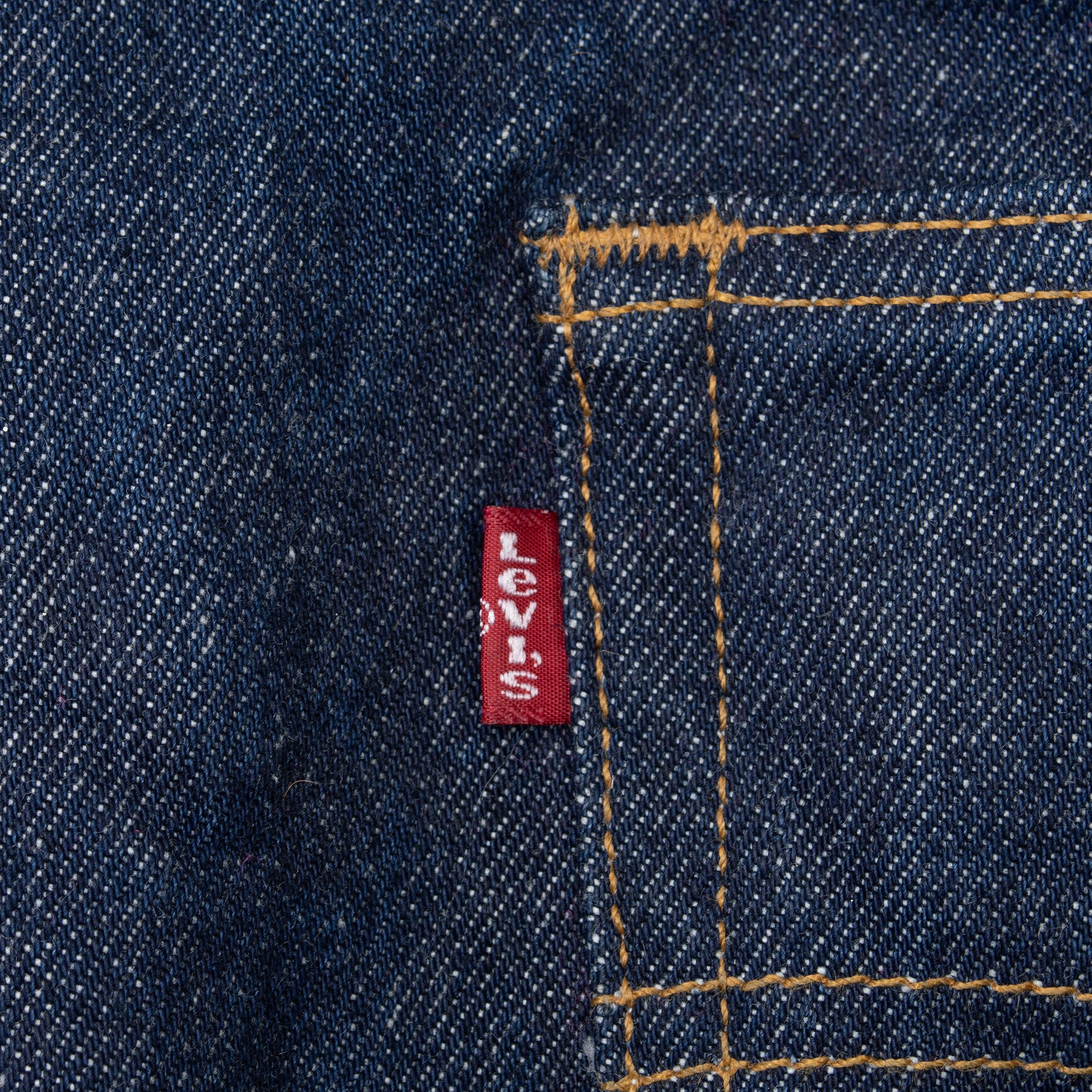 Beautiful Vintage Indigo Levis 501 Jeans 1990S Made in USA with Very Dark Wash

Size on Tag 44X37

Actual Size 42X37

Back Button #555