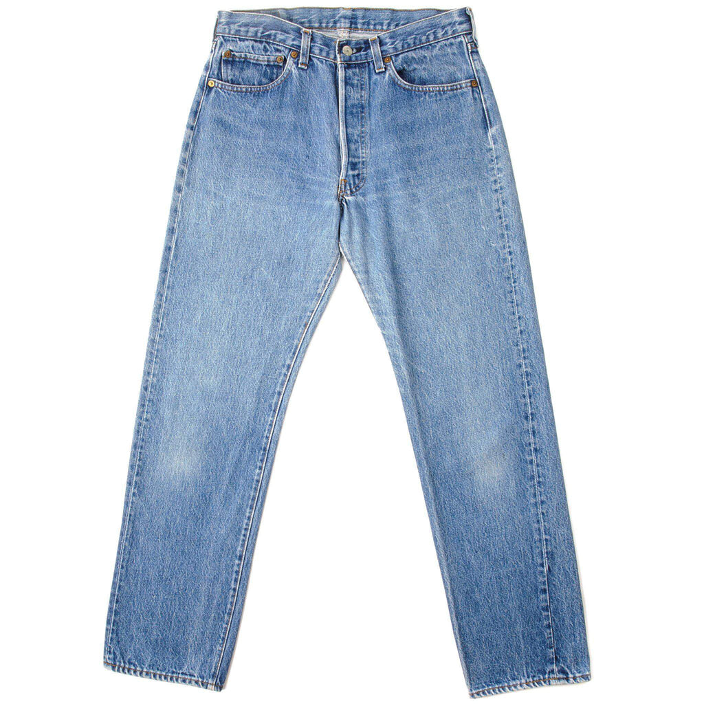 Beautiful Indigo Levis 501 Jeans from 1984 to 1985 Made in USA with a light blue wash and some nice whiskers.  Size 31x30  Back Button #558