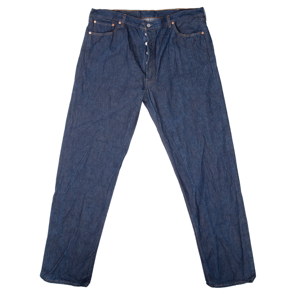 Beautiful Vintage Indigo Levis 501 Jeans 1990S Made in USA with Very Dark Wash

Size on Tag 44X37

Actual Size 42X37

Back Button #555