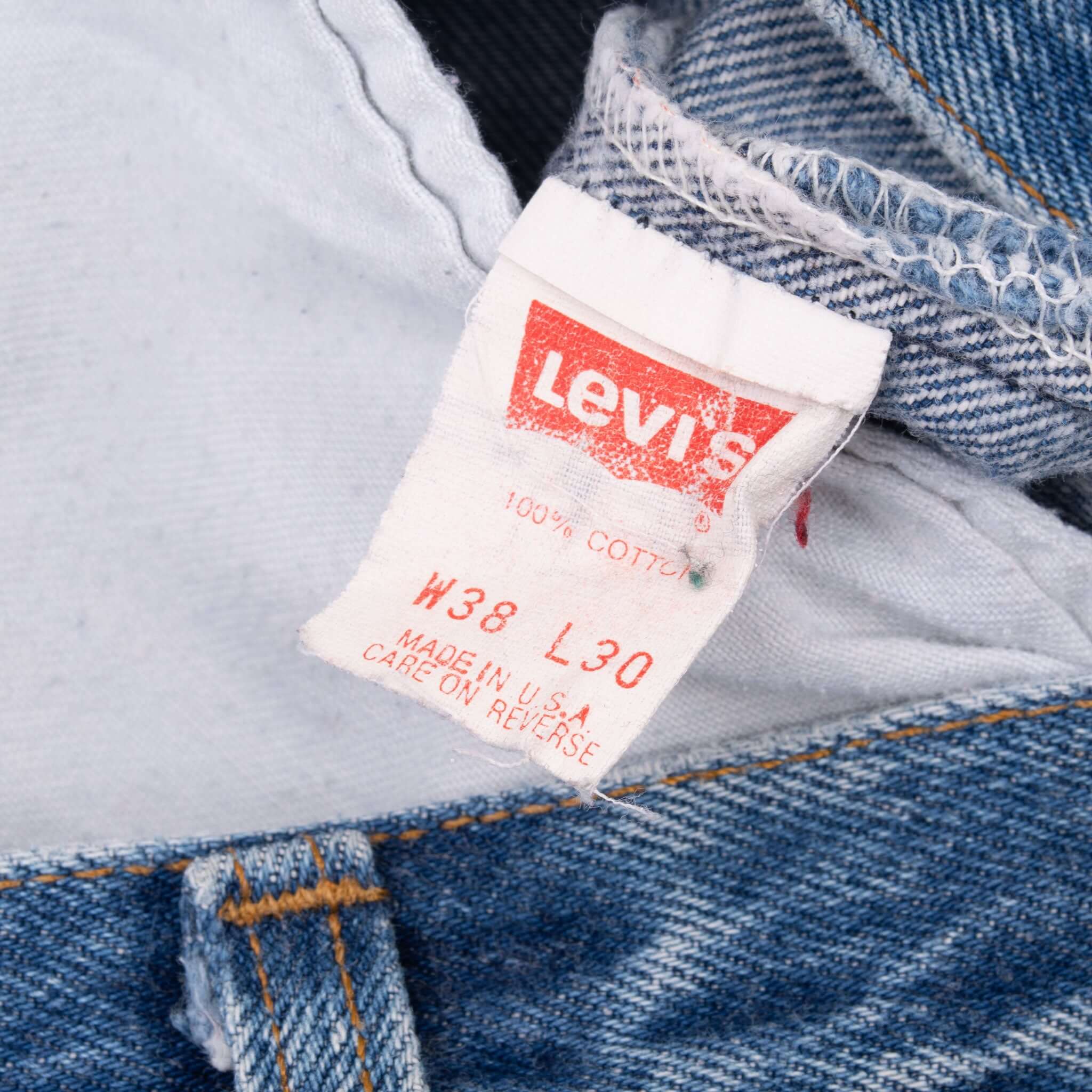 Vintage Levis 501 Indigo Blue Jeans 1980S Size 38X30 Made In Usa With A Medium Light Wash With Some Light Whiskers

Back Button #653