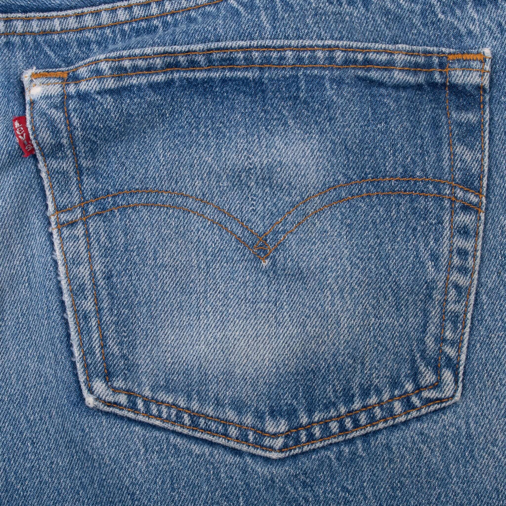 Vintage Levis 501 Indigo Blue Jeans 1980S Size 38X30 Made In Usa With A Medium Light Wash With Some Light Whiskers

Back Button #653