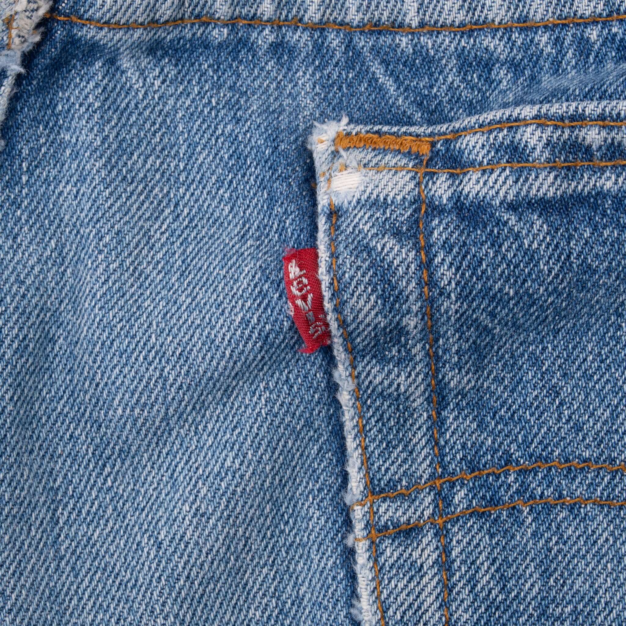 Vintage Levis 501 Indigo Blue Jeans 1980S Size 38X30 Made In Usa With A Medium Light Wash With Some Light Whiskers

Back Button #653