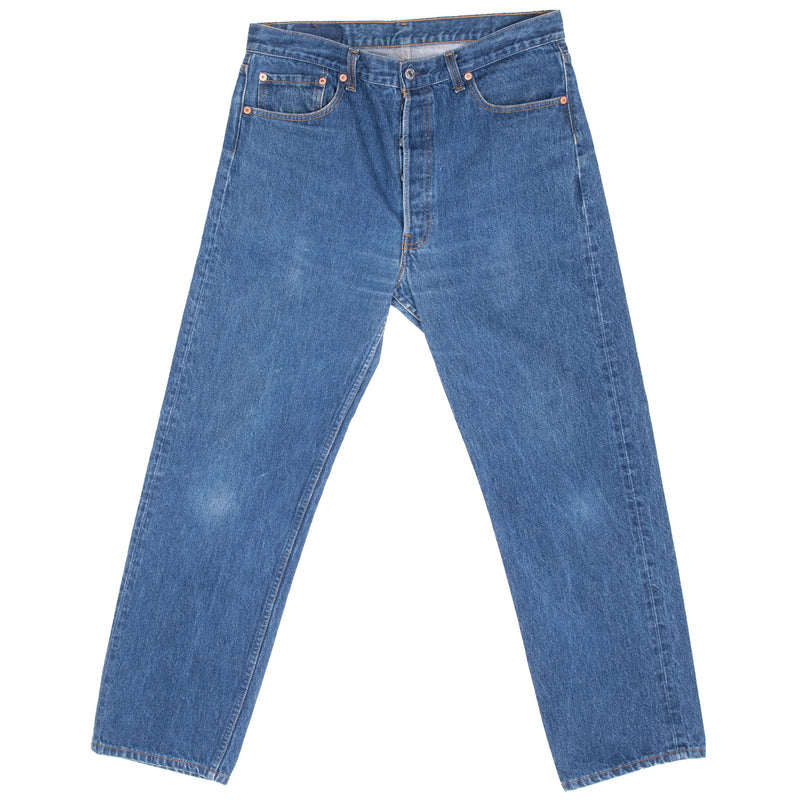 Vintage Levis 501 Indigo Blue Jeans 1980S Size 34X29 Made In Usa With A Medium Wash

Size on Tag is 36X32 Actual Size Is 34X29

Back button #552