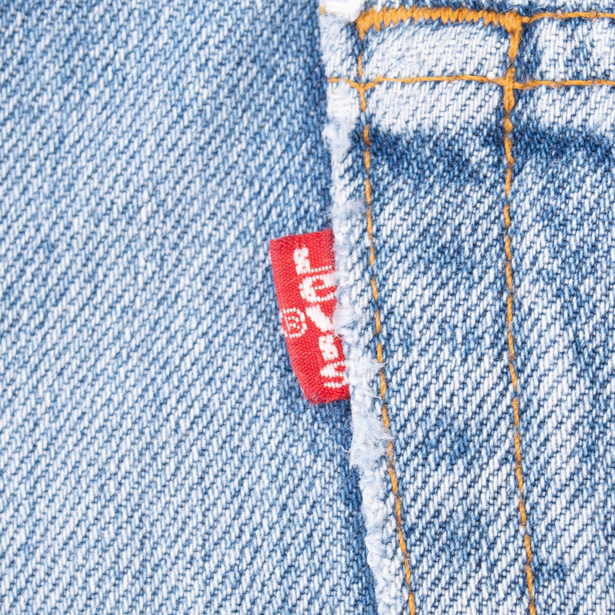 Vintage Levis 501 Indigo Jeans 1980S Size 39X29 Made In Usa With A Medium Light Wash

Size On Tag 42X32 Actual Size 39X29

Back Button #552