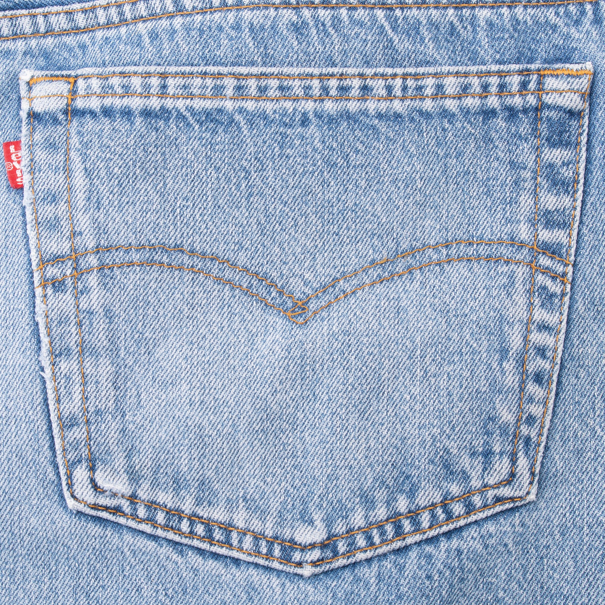 Vintage Levis 501 Indigo Jeans 1980S Size 39X29 Made In Usa With A Medium Light Wash

Size On Tag 42X32 Actual Size 39X29

Back Button #552