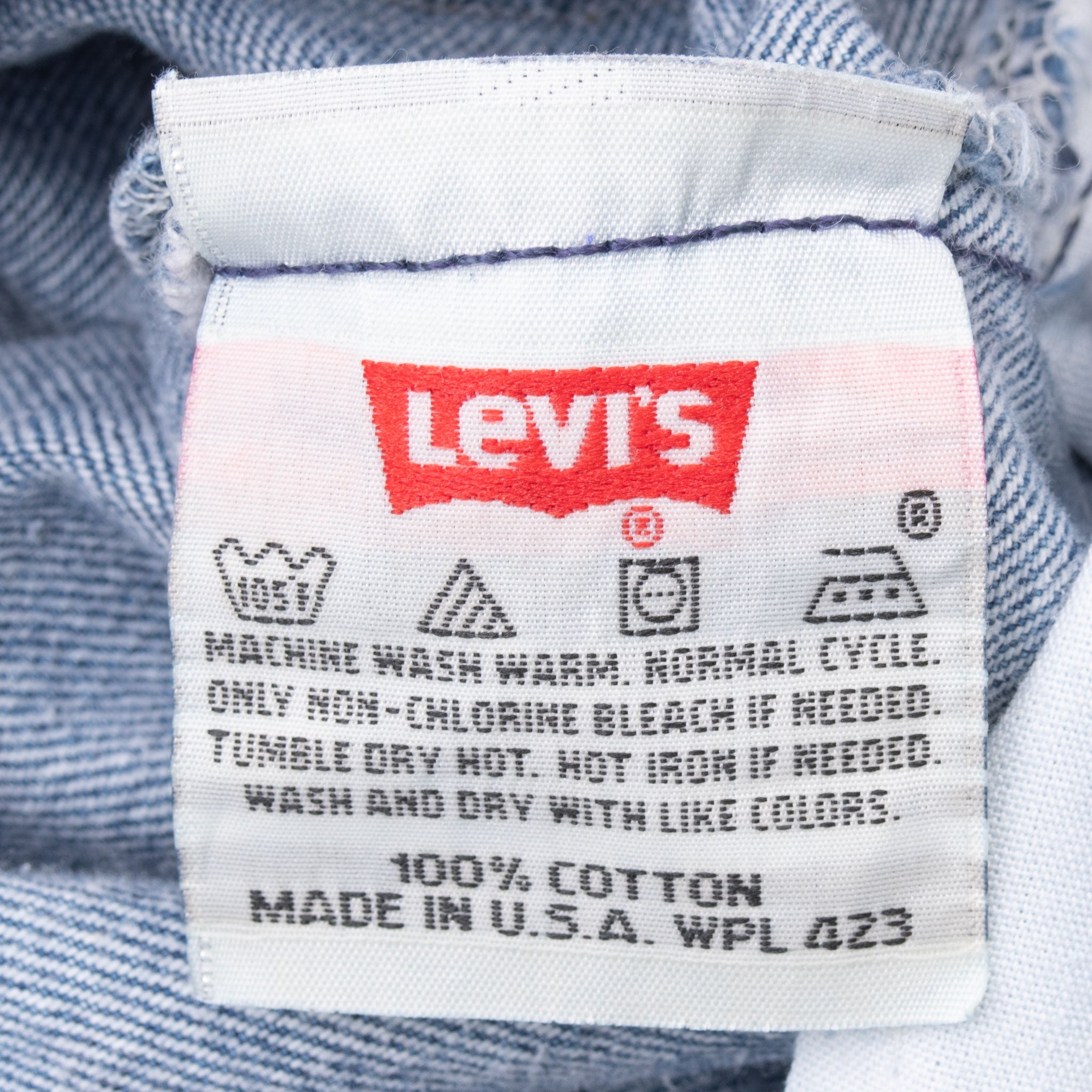 Vintage Levis 501 Blue Indigo Jeans 1990S Size W30 L30 Made In Usa With Medium Wash

Size on tag 32X30 Actual Size 30x30

Back Button #520