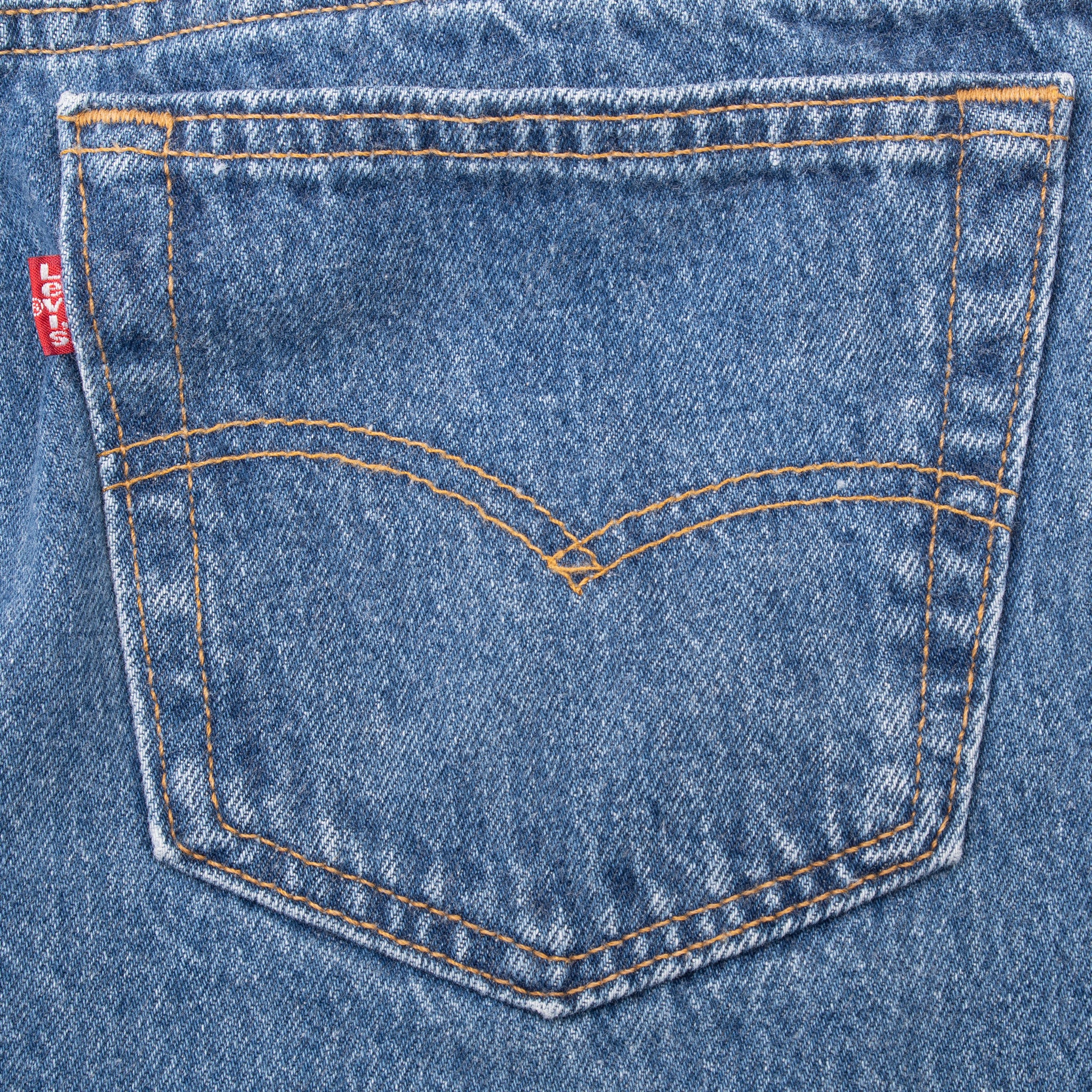 Vintage Levis 501 Blue Indigo Jeans 1990S Size W30 L30 Made In Usa With Medium Wash

Size on tag 32X30 Actual Size 30x30

Back Button #520
