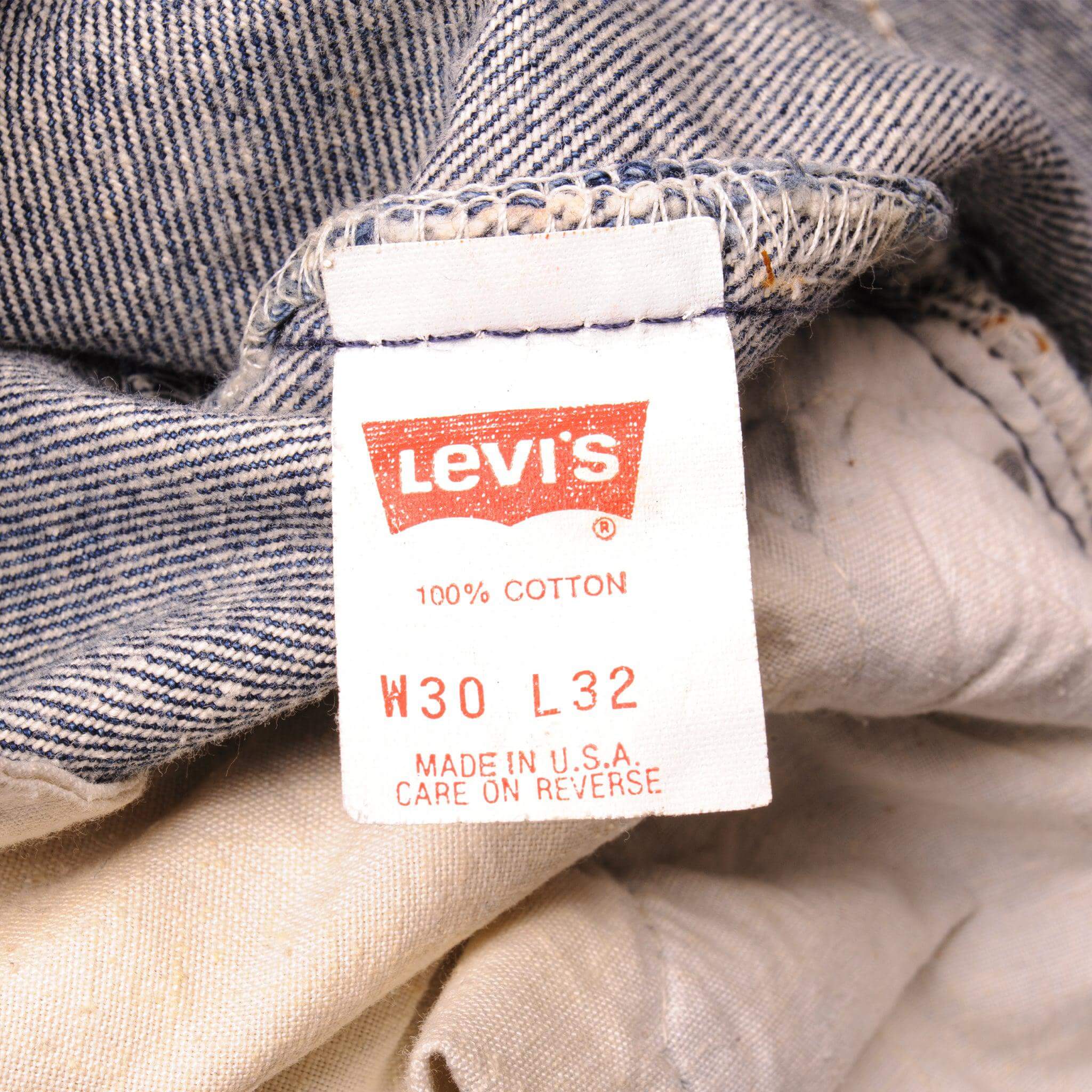 Beautiful Indigo Levis 501 Jeans 1988-1993 Made in USA with a dark blue wash and a nice contrast of dark and medium blue.  Size on Tag X  ACTUAL SIZE 30X29  Back Button #546
