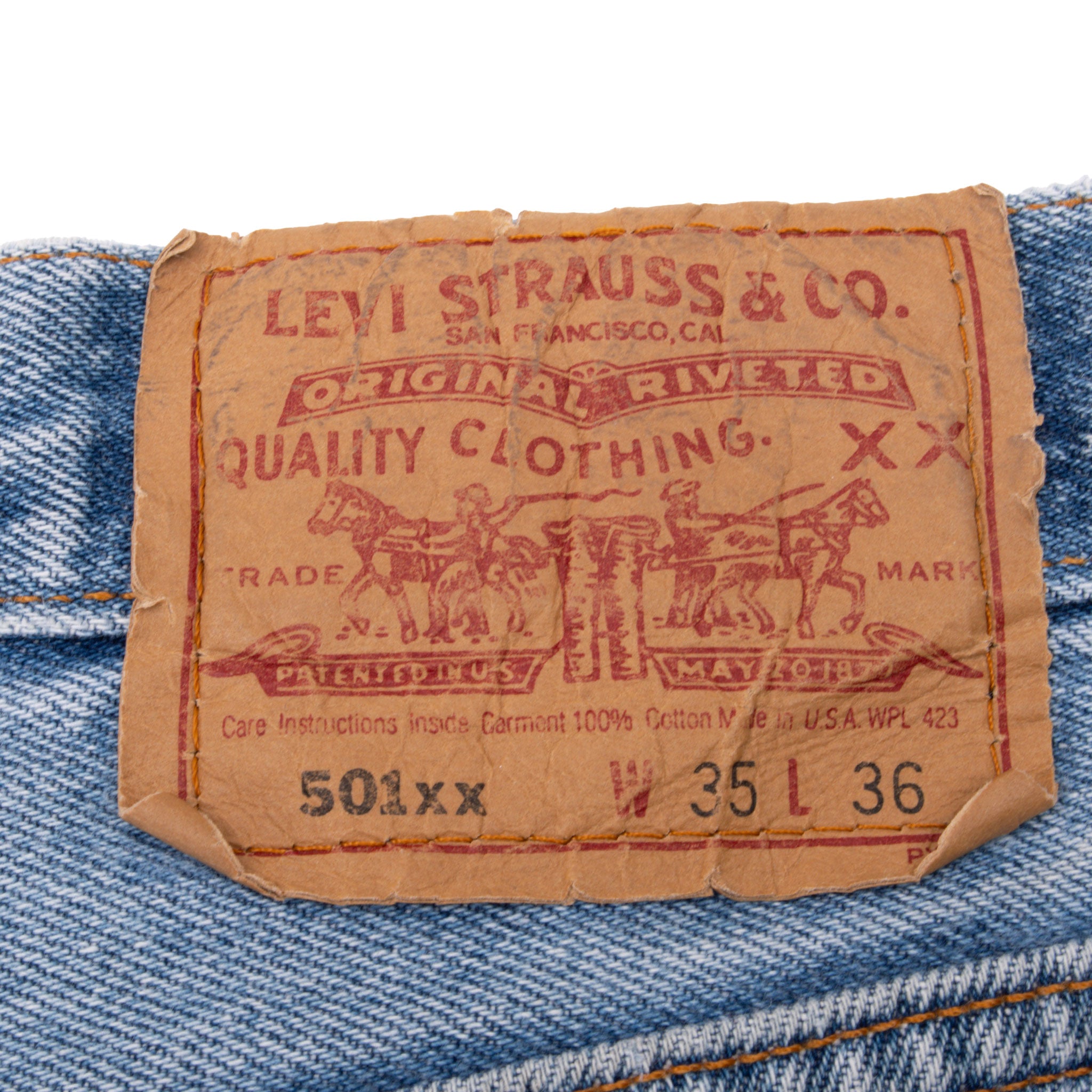 Vintage Levis 501 Indigo Blue Jeans 1980S Size 32X32 Made In Usa With A Medium Light Wash

Size on Tag is 35X36 Actual Size Is 32X32

Back button #653