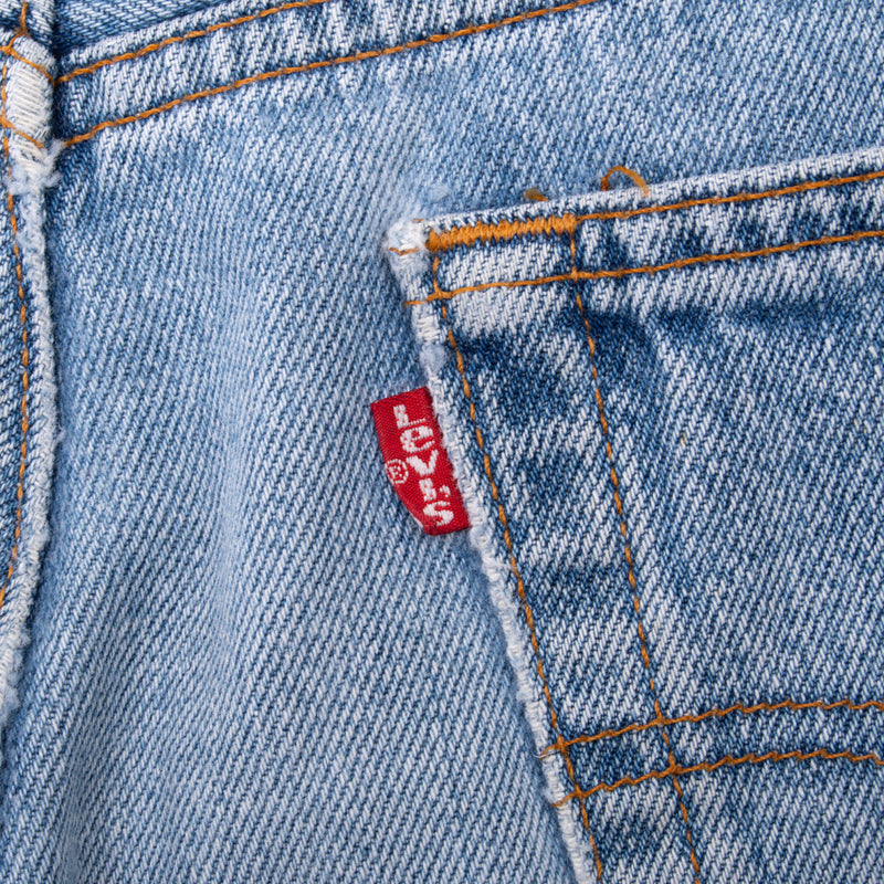 Vintage Levis 501 Indigo Blue Jeans 1980S Size 32X32 Made In Usa With A Medium Light Wash

Size on Tag is 35X36 Actual Size Is 32X32

Back button #653